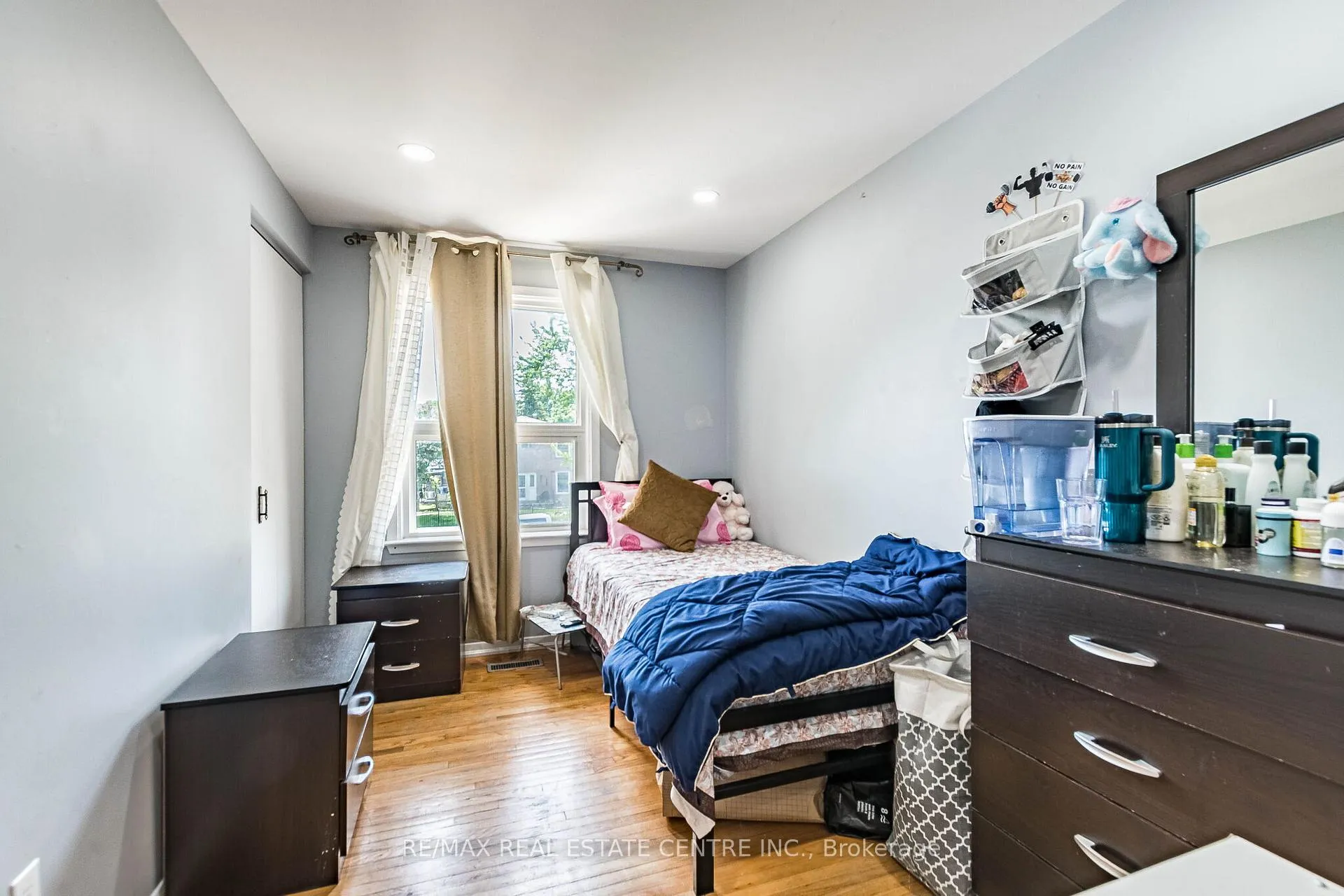 Photo 24 of 20 Earnscliffe Circle, Brampton, Southgate — HOMEH