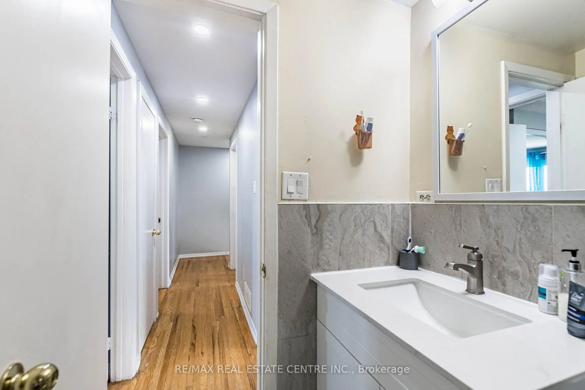 Photo 31 of 20 Earnscliffe Circle, Brampton, Southgate — HOMEH