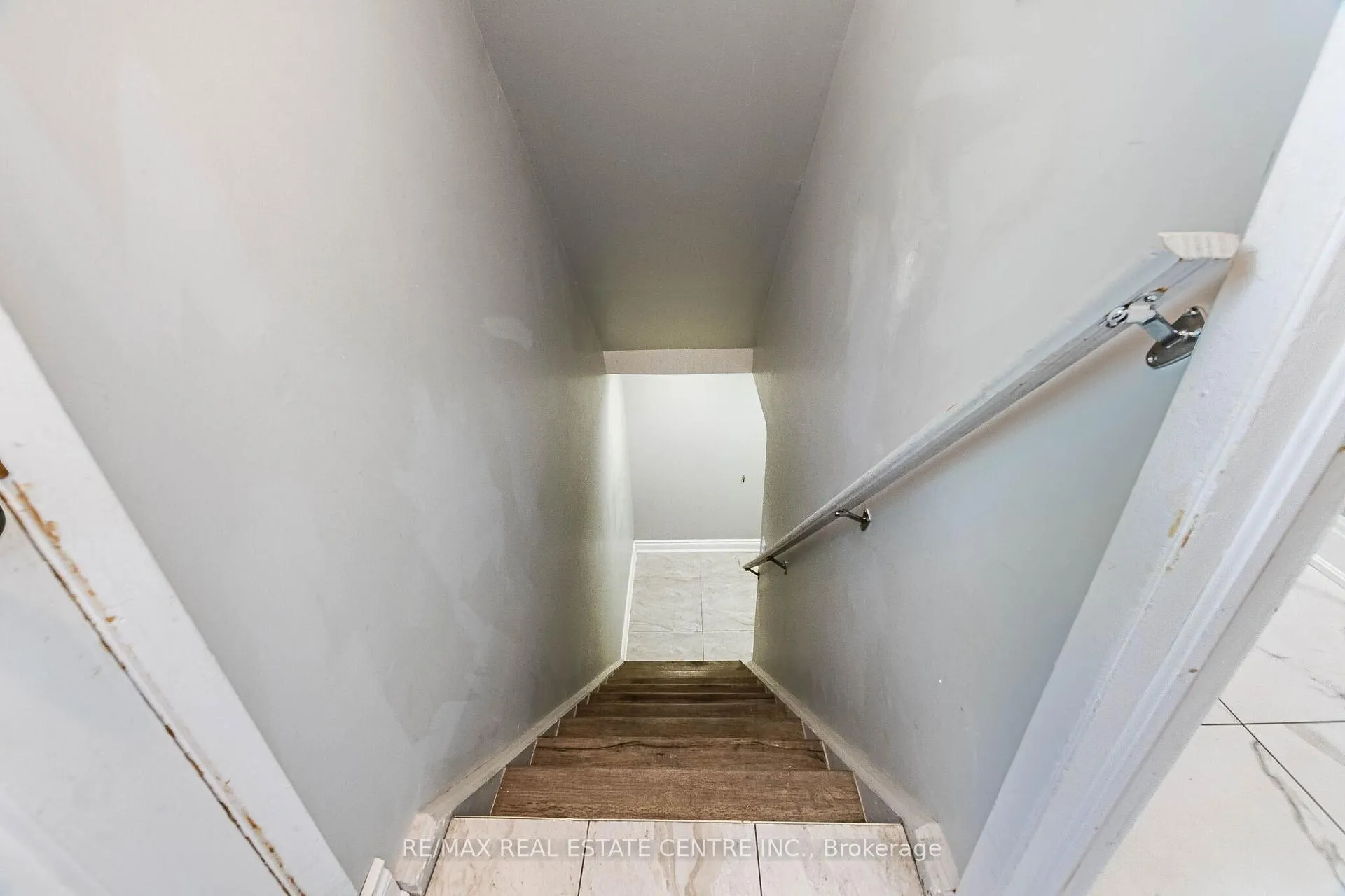 Photo 33 of 20 Earnscliffe Circle, Brampton, Southgate — HOMEH