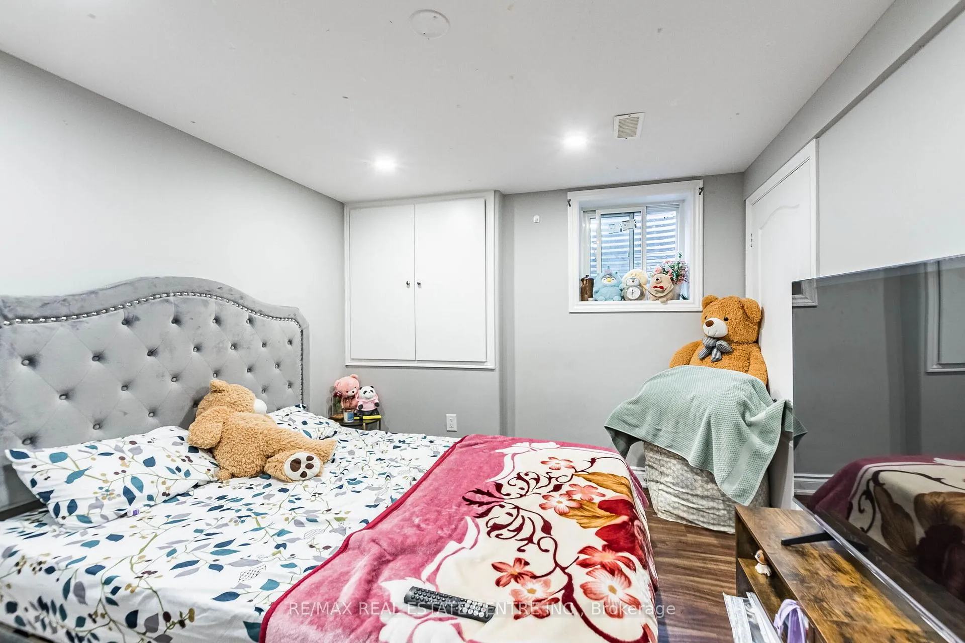 Photo 41 of 20 Earnscliffe Circle, Brampton, Southgate — HOMEH