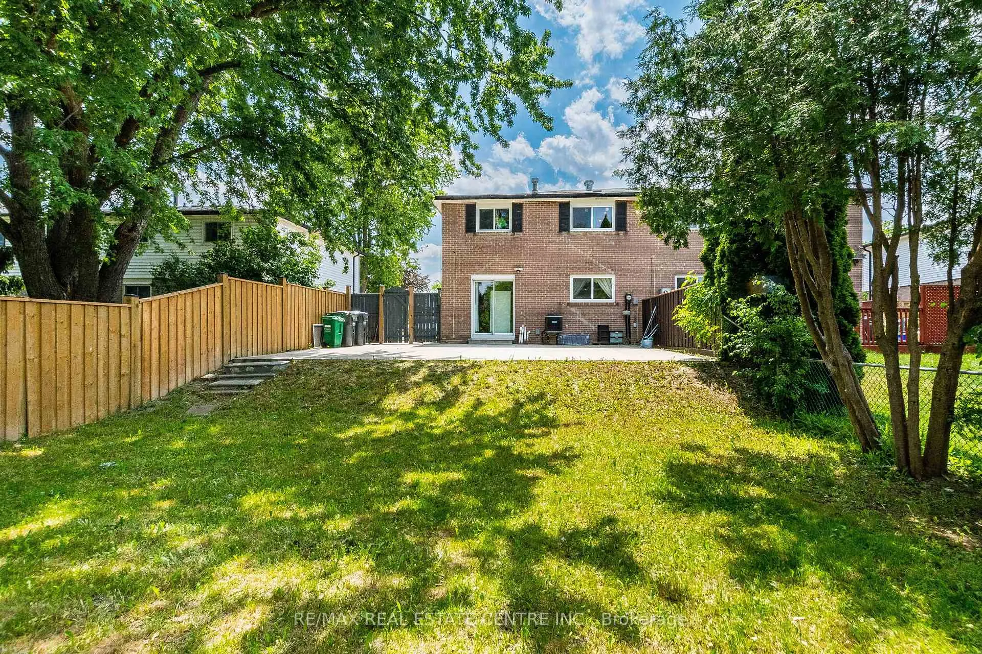 Photo 48 of 20 Earnscliffe Circle, Brampton, Southgate — HOMEH