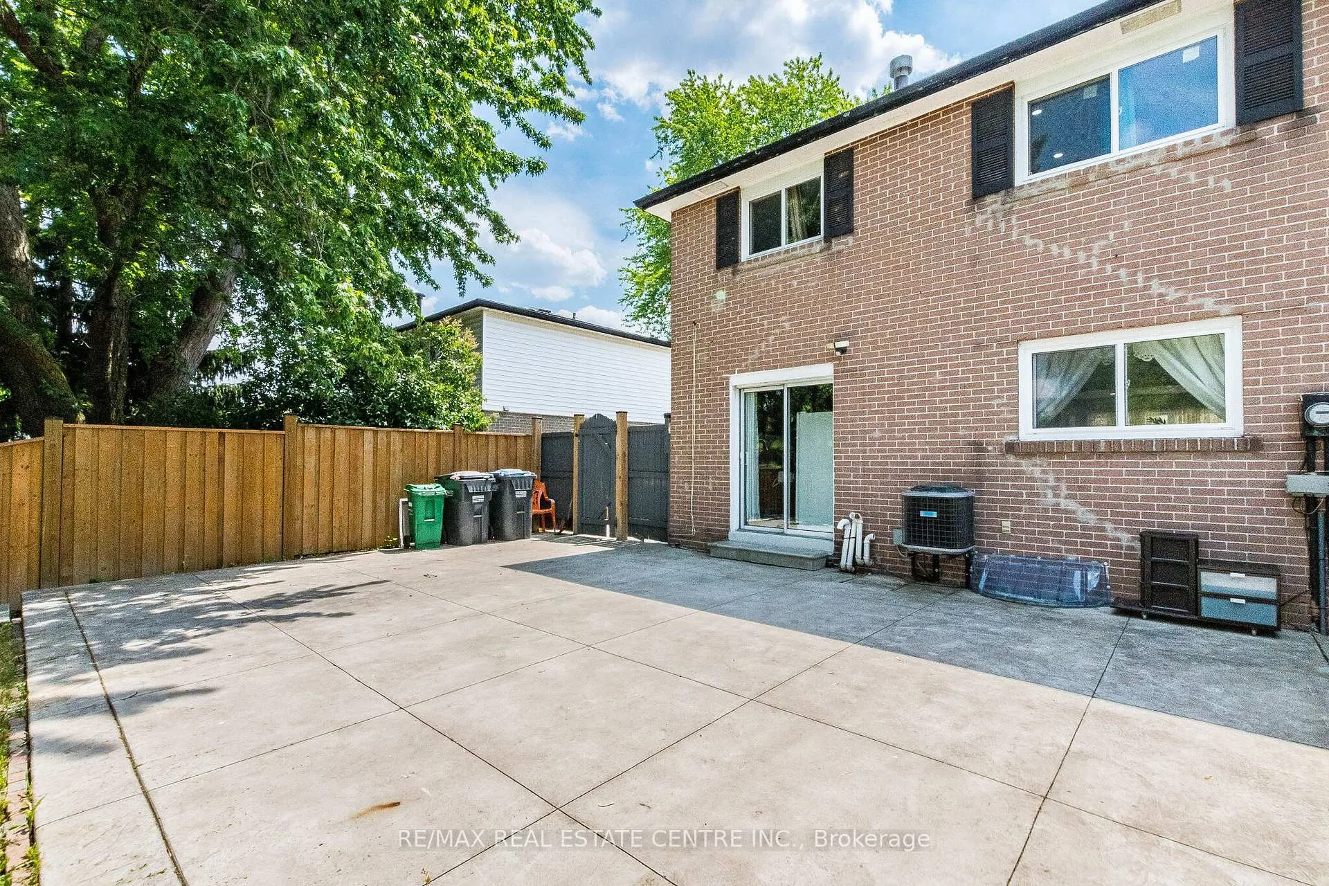 Photo 49 of 20 Earnscliffe Circle, Brampton, Southgate — HOMEH