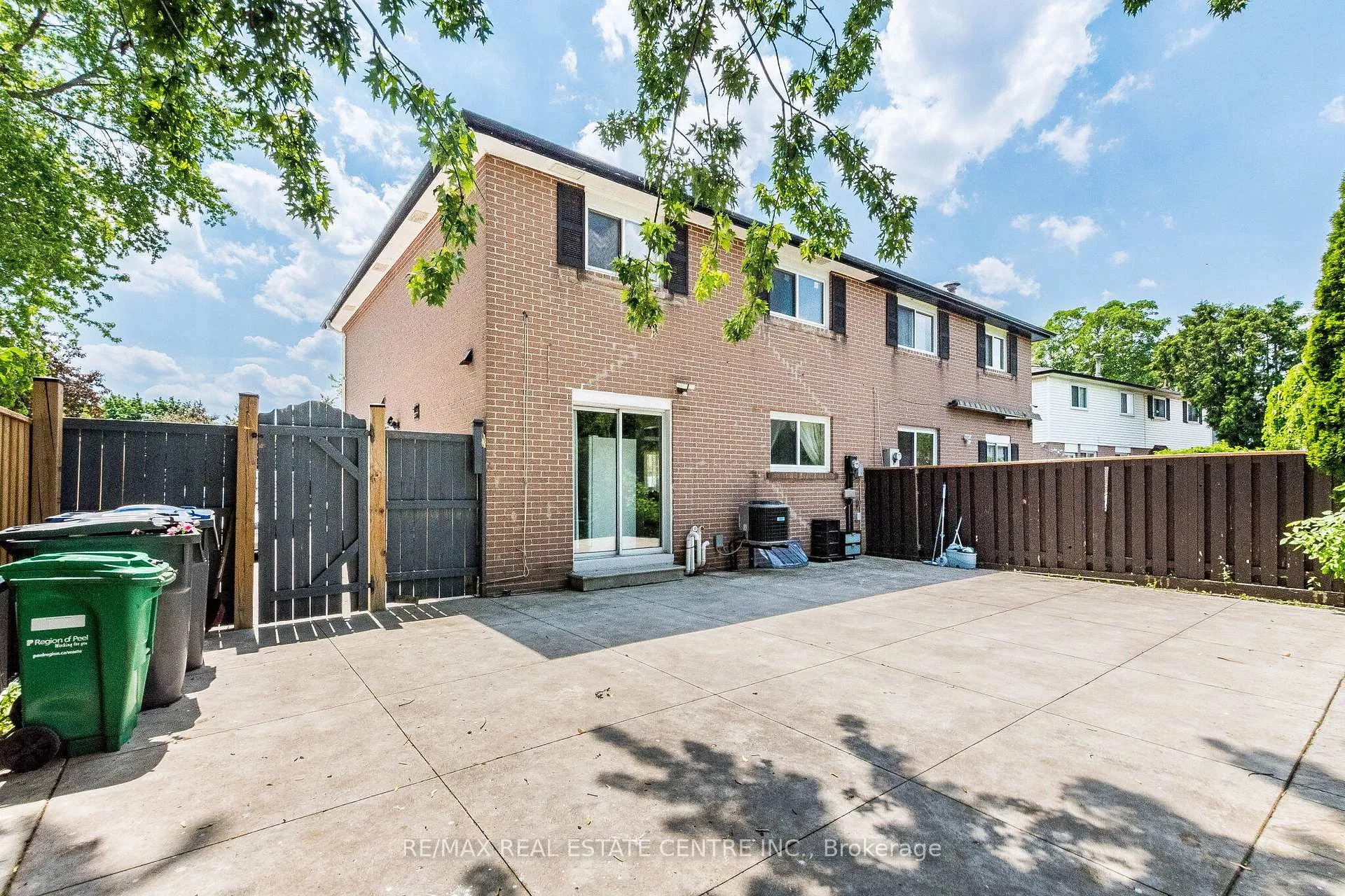 Photo 50 of 20 Earnscliffe Circle, Brampton, Southgate — HOMEH