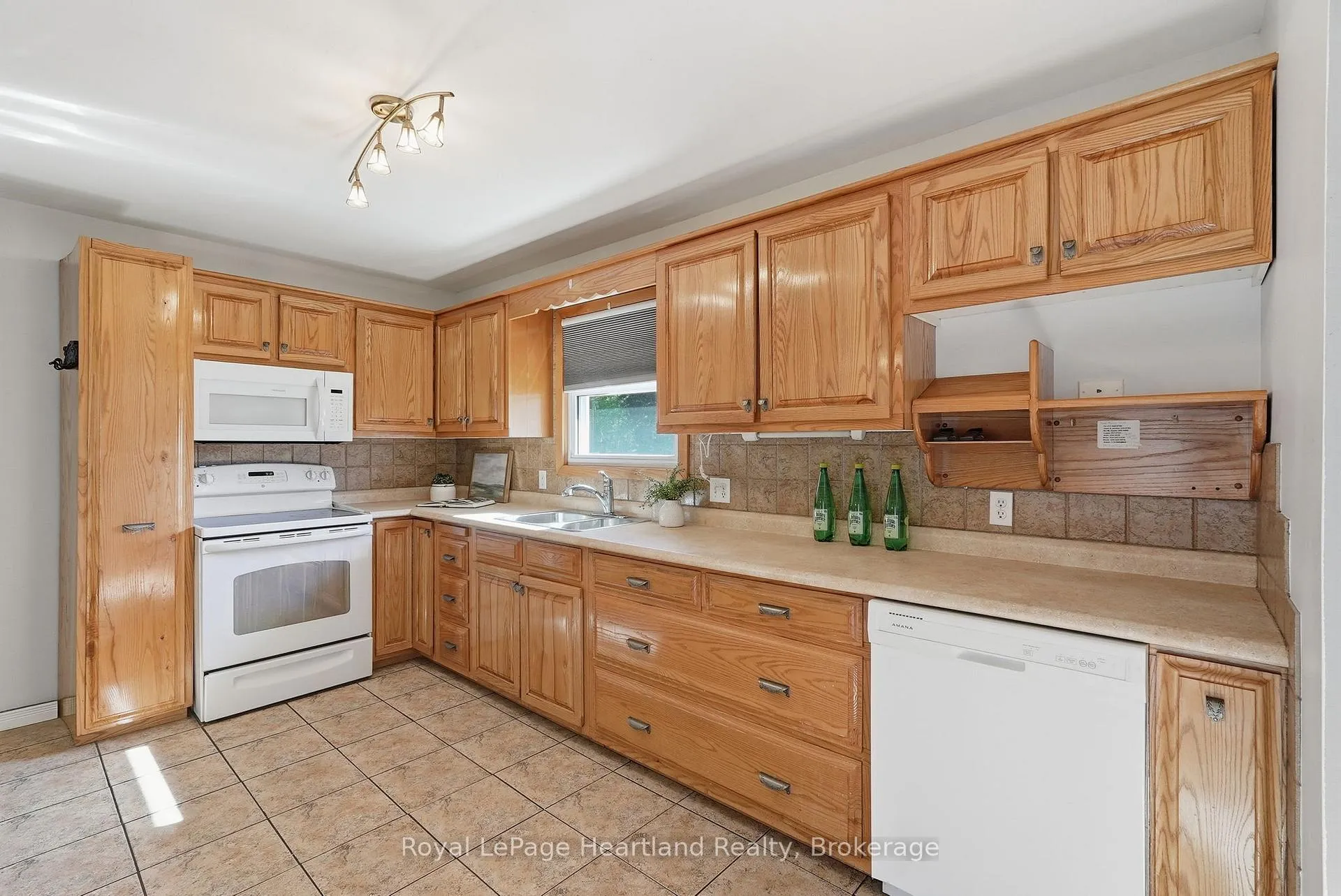 Photo 8 of 476 Carling Terrace, North Huron, Wingham — HOMEH