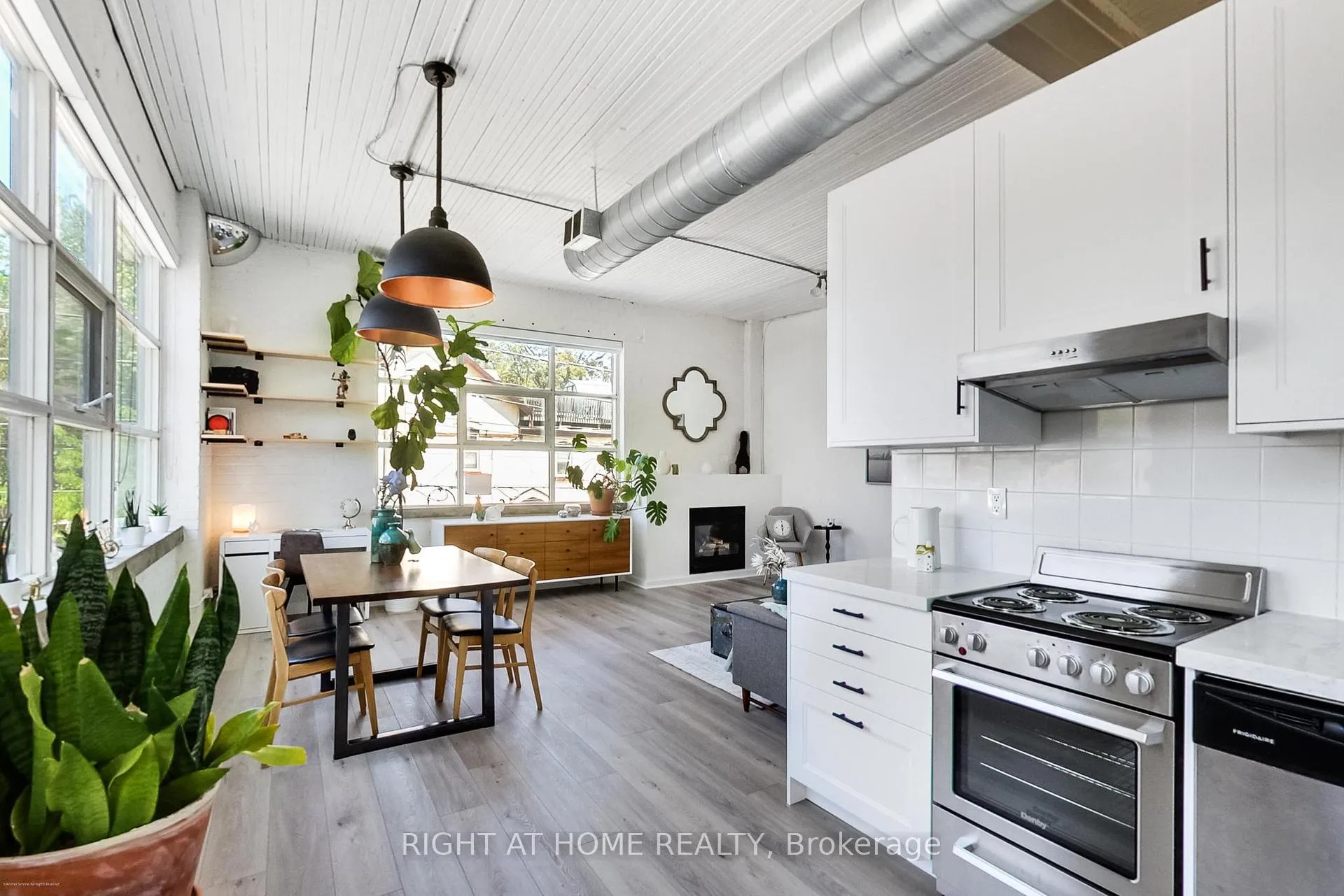 Photo 9 of Unit 218, 365 Dundas Street E, Toronto, Moss Park — HOMEH
