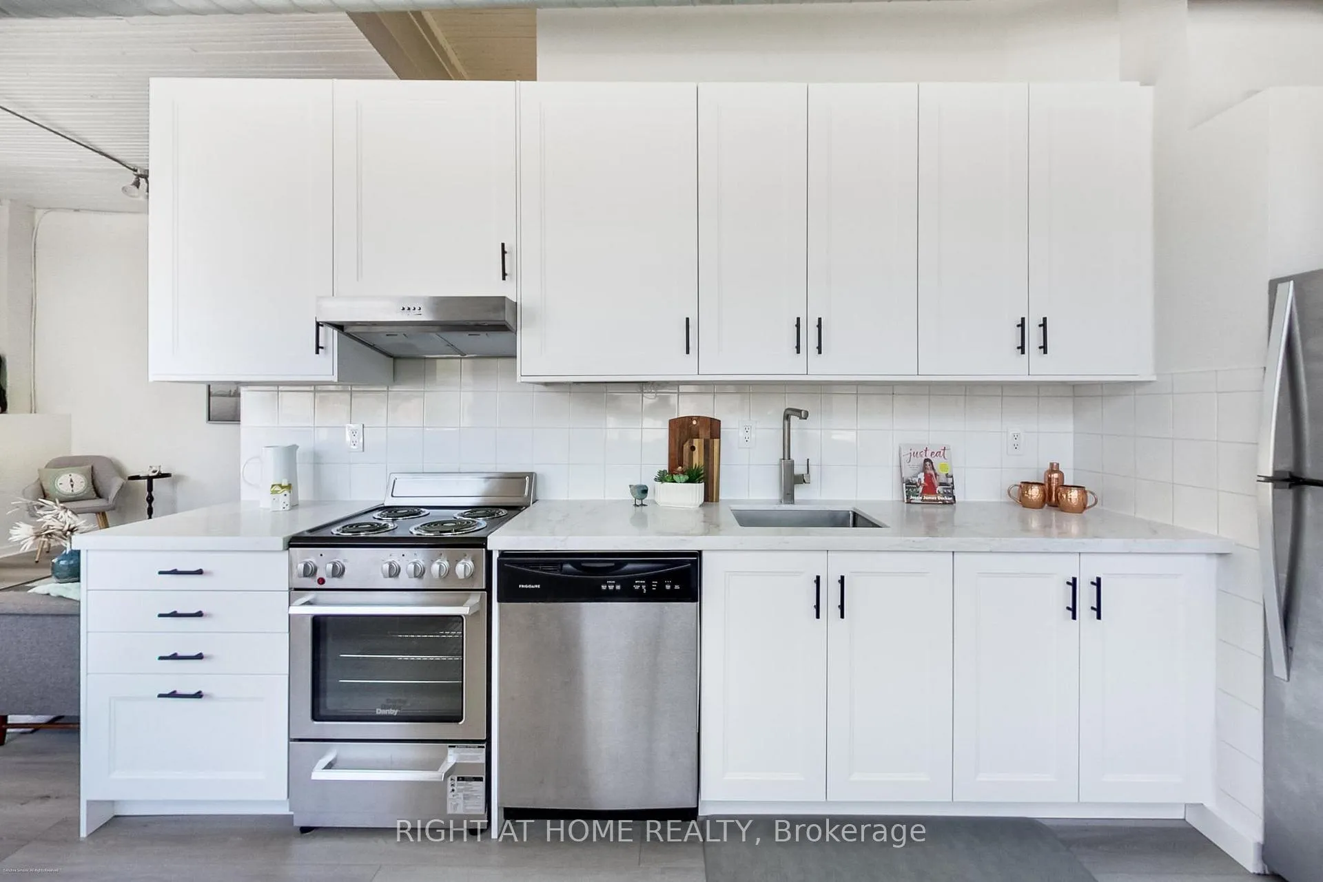 Photo 13 of Unit 218, 365 Dundas Street E, Toronto, Moss Park — HOMEH
