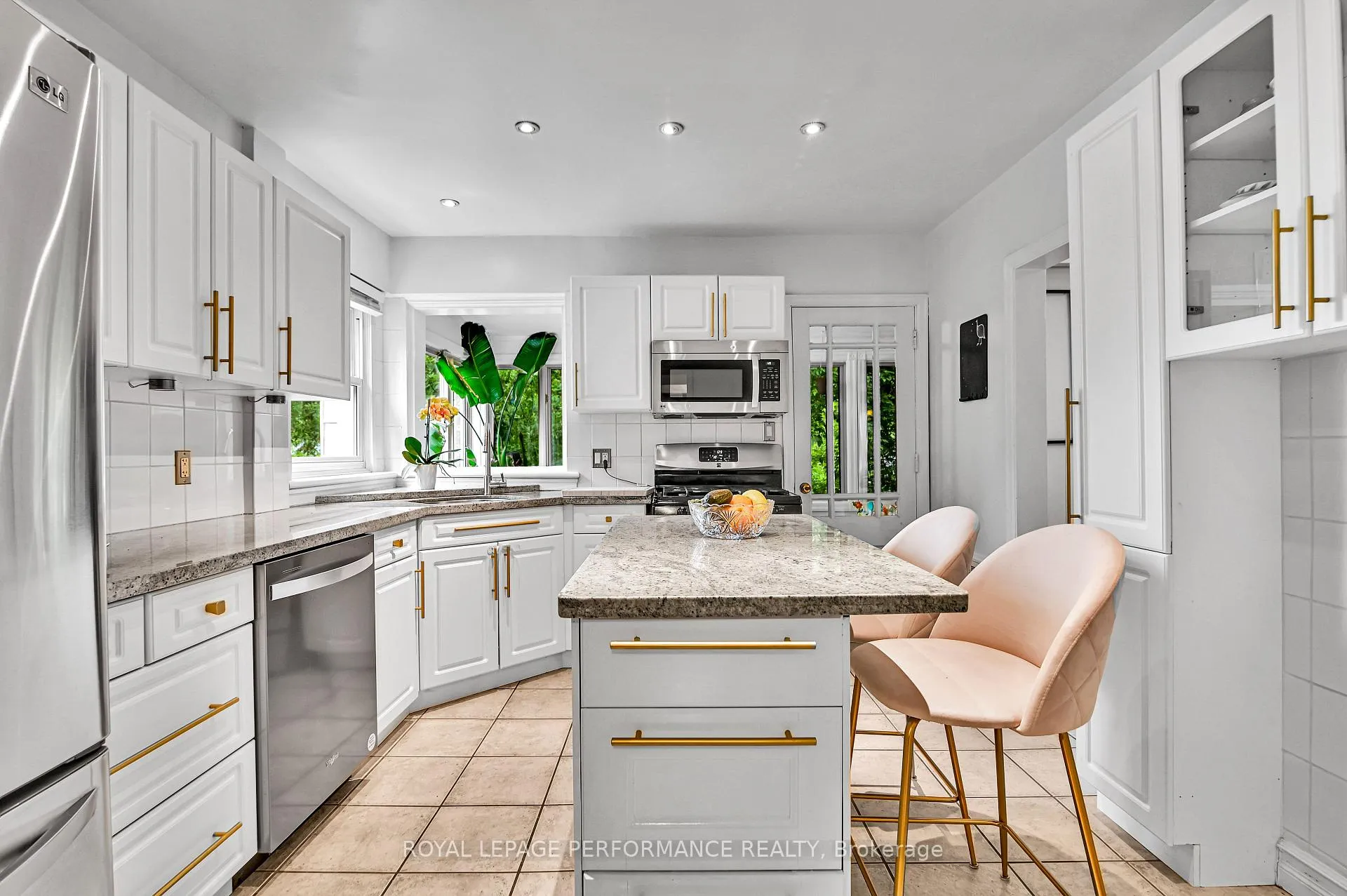 Photo 9 of Unit A, 77 Riverdale Avenue, Ottawa, Old Ottawa South/Rideau Gardens — HOMEH