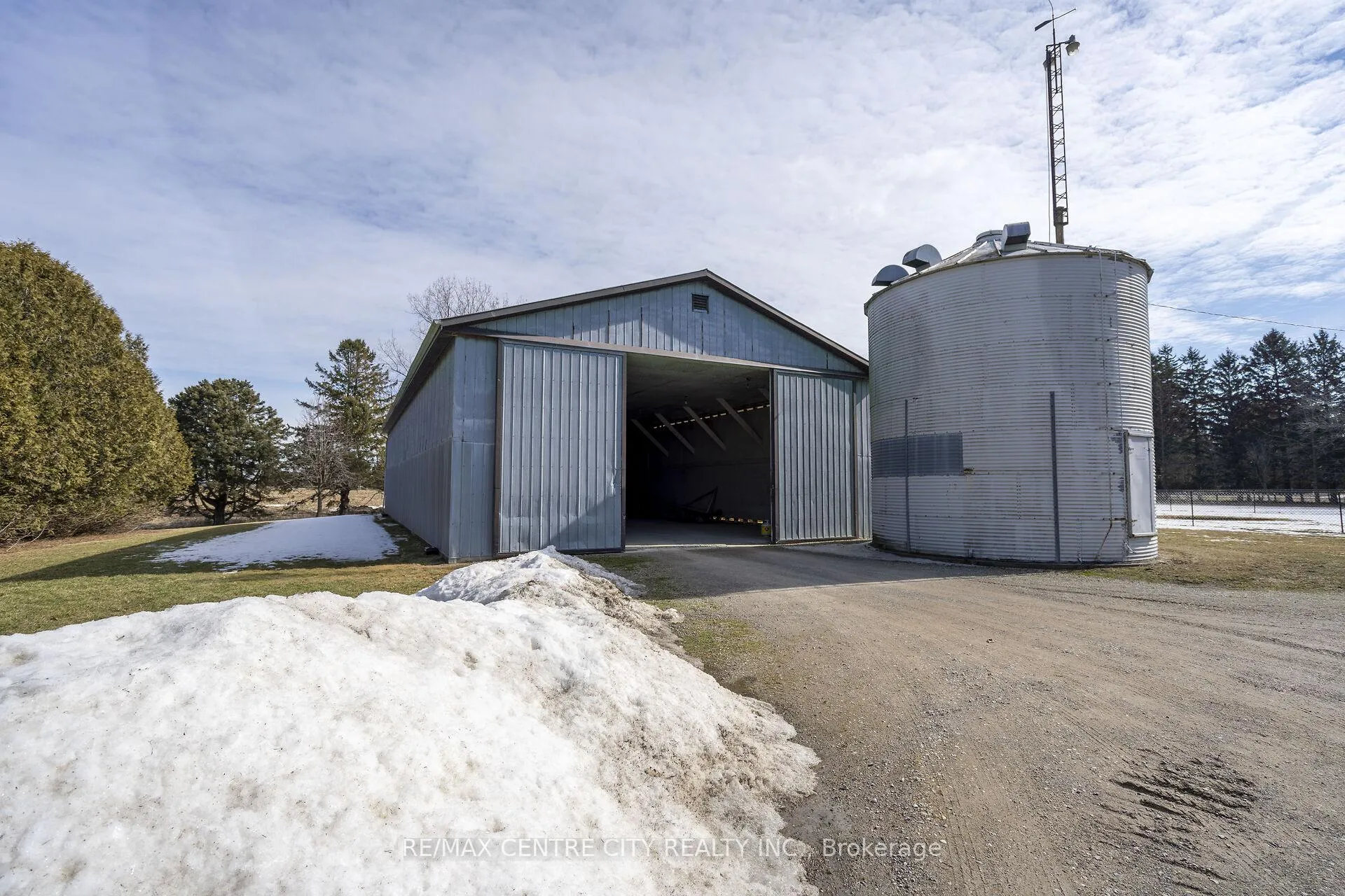 Photo 22 of 13875 Gosnell Line, Chatham-Kent, Highgate — HOMEH