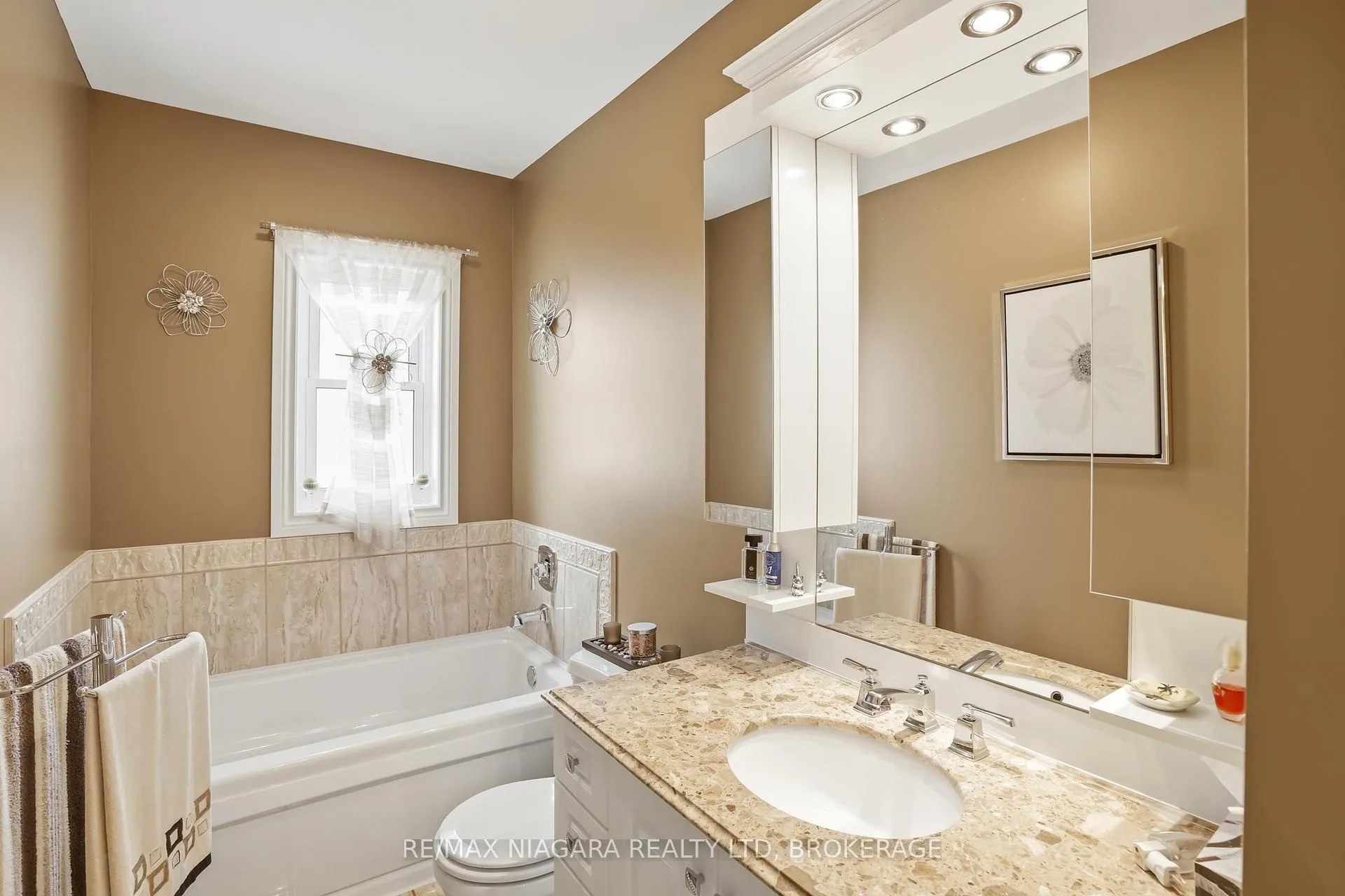 Photo 18 of 270 Mcalpine Avenue S, Welland, Lincoln/Crowland — HOMEH