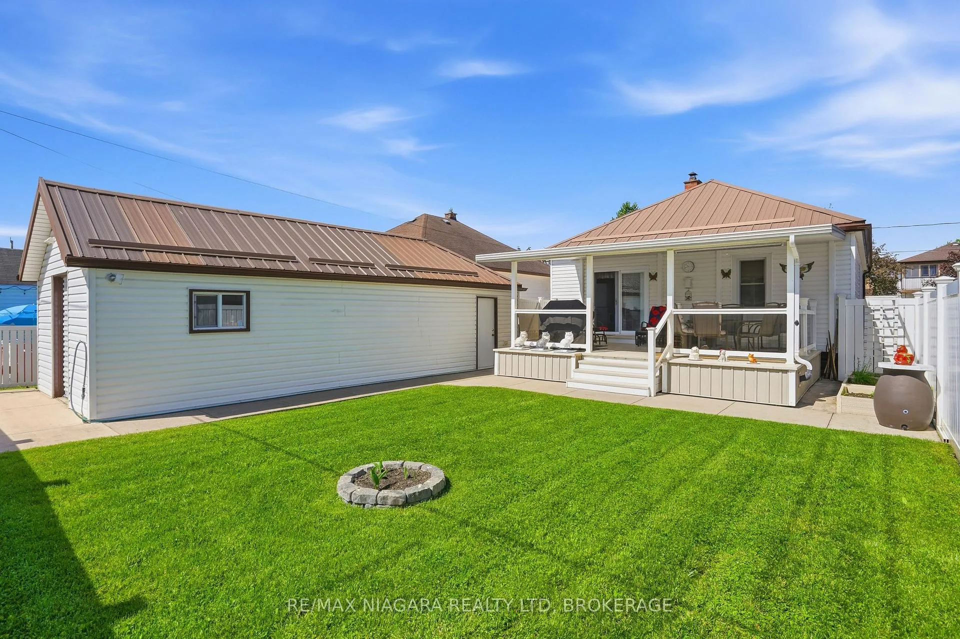 Photo 3 of 270 Mcalpine Avenue S, Welland, Lincoln/Crowland — HOMEH