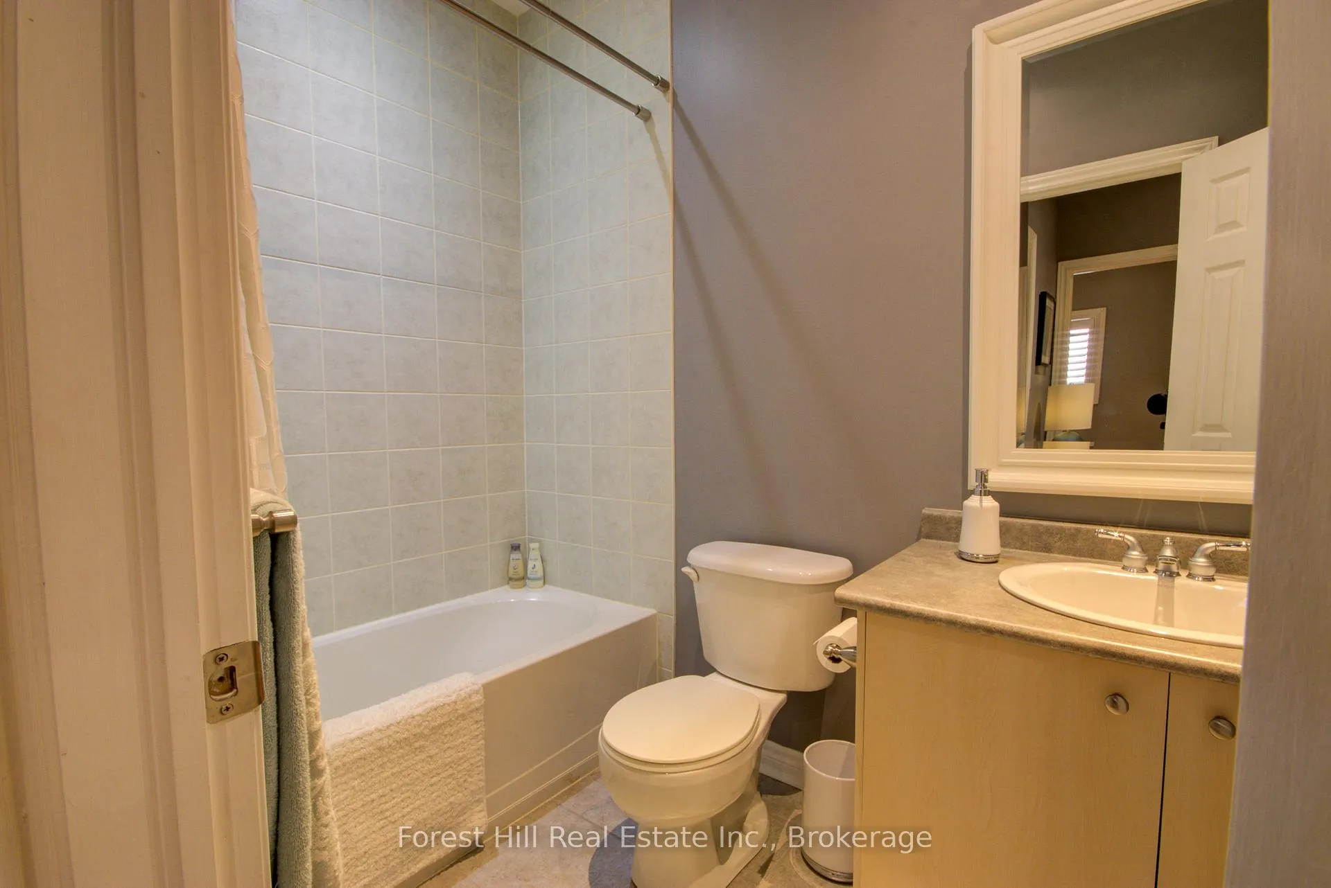 Photo 35 of 68 Silver Trail S, Barrie, Ardagh — HOMEH