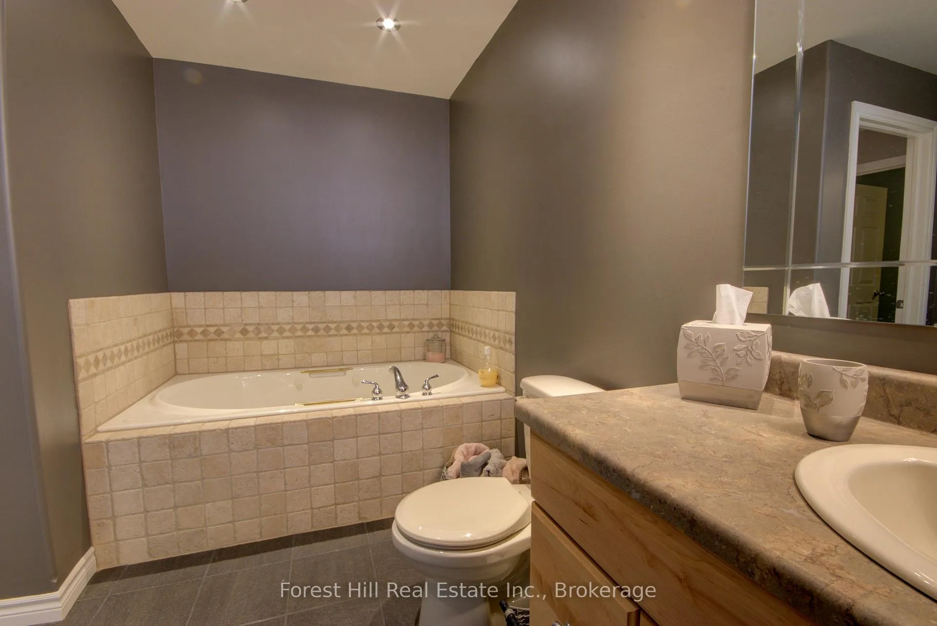 Photo 47 of 68 Silver Trail S, Barrie, Ardagh — HOMEH