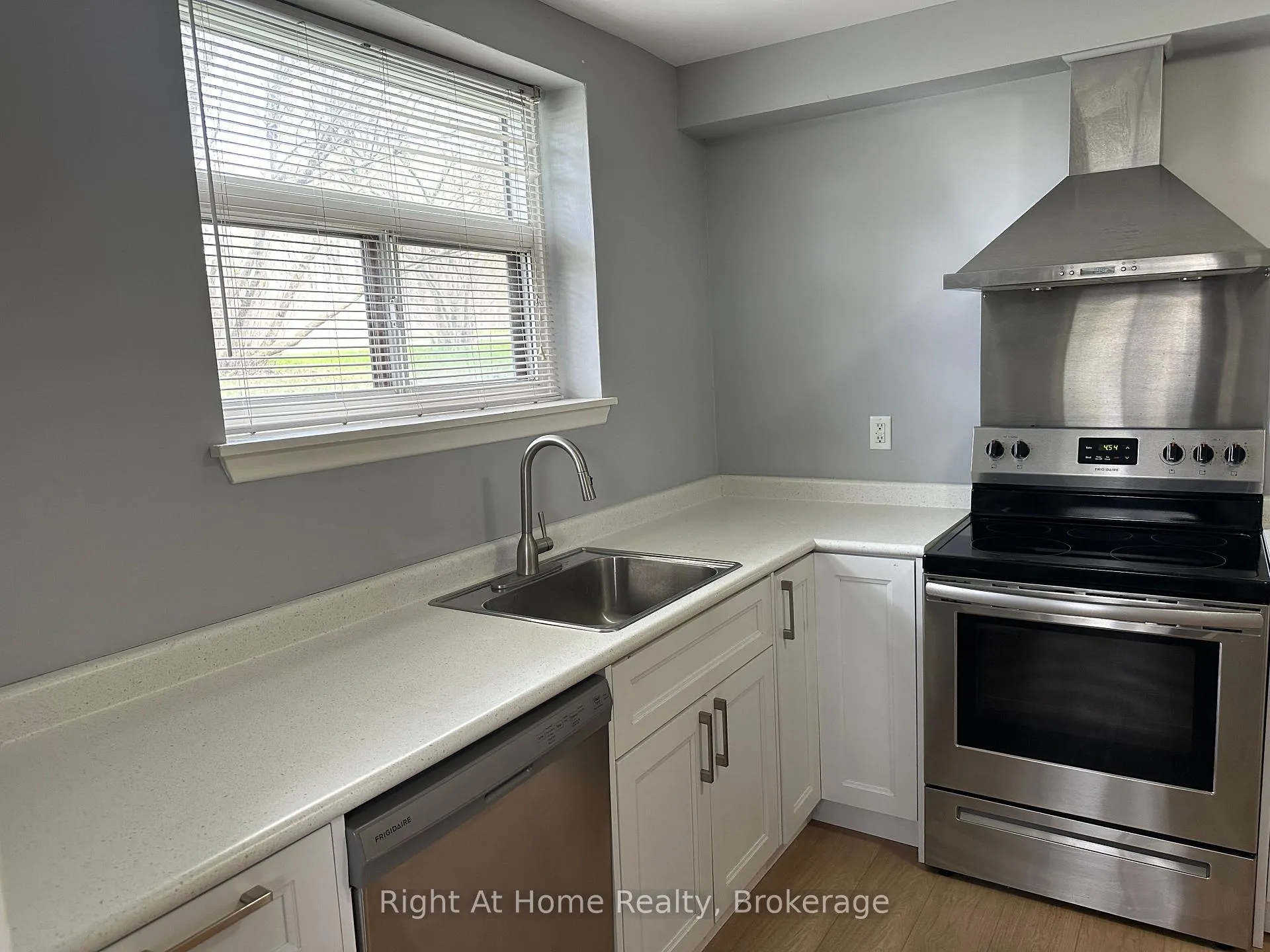 Photo 5 of Unit 1, 1033 Ravine Road, Oshawa, Lakeview — HOMEH
