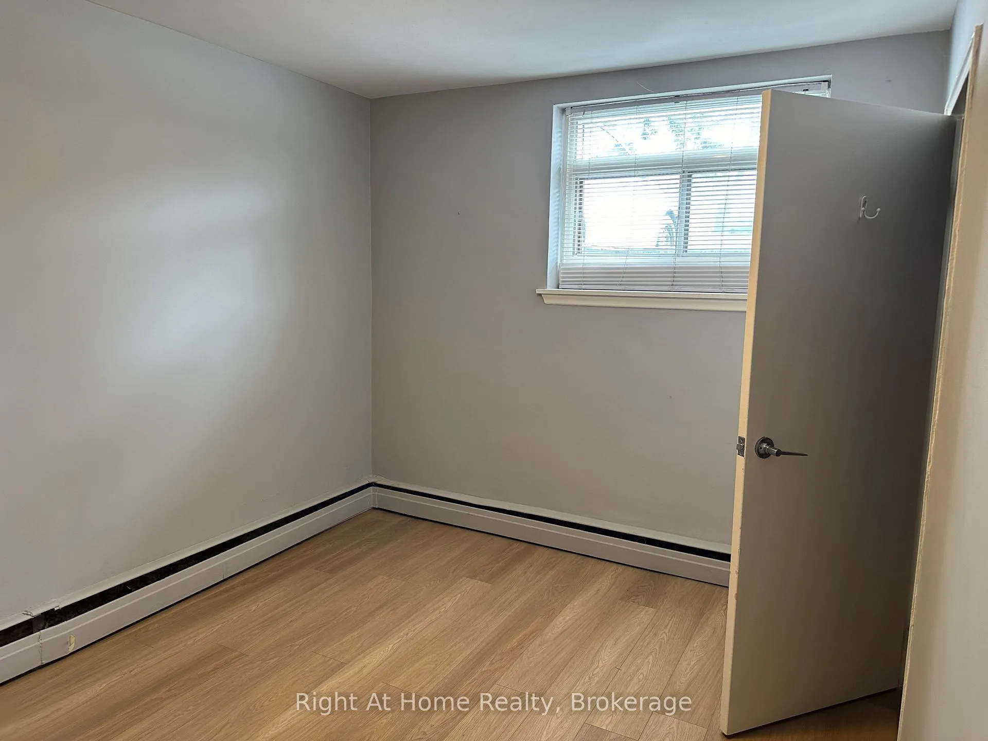 Photo 12 of Unit 1, 1033 Ravine Road, Oshawa, Lakeview — HOMEH