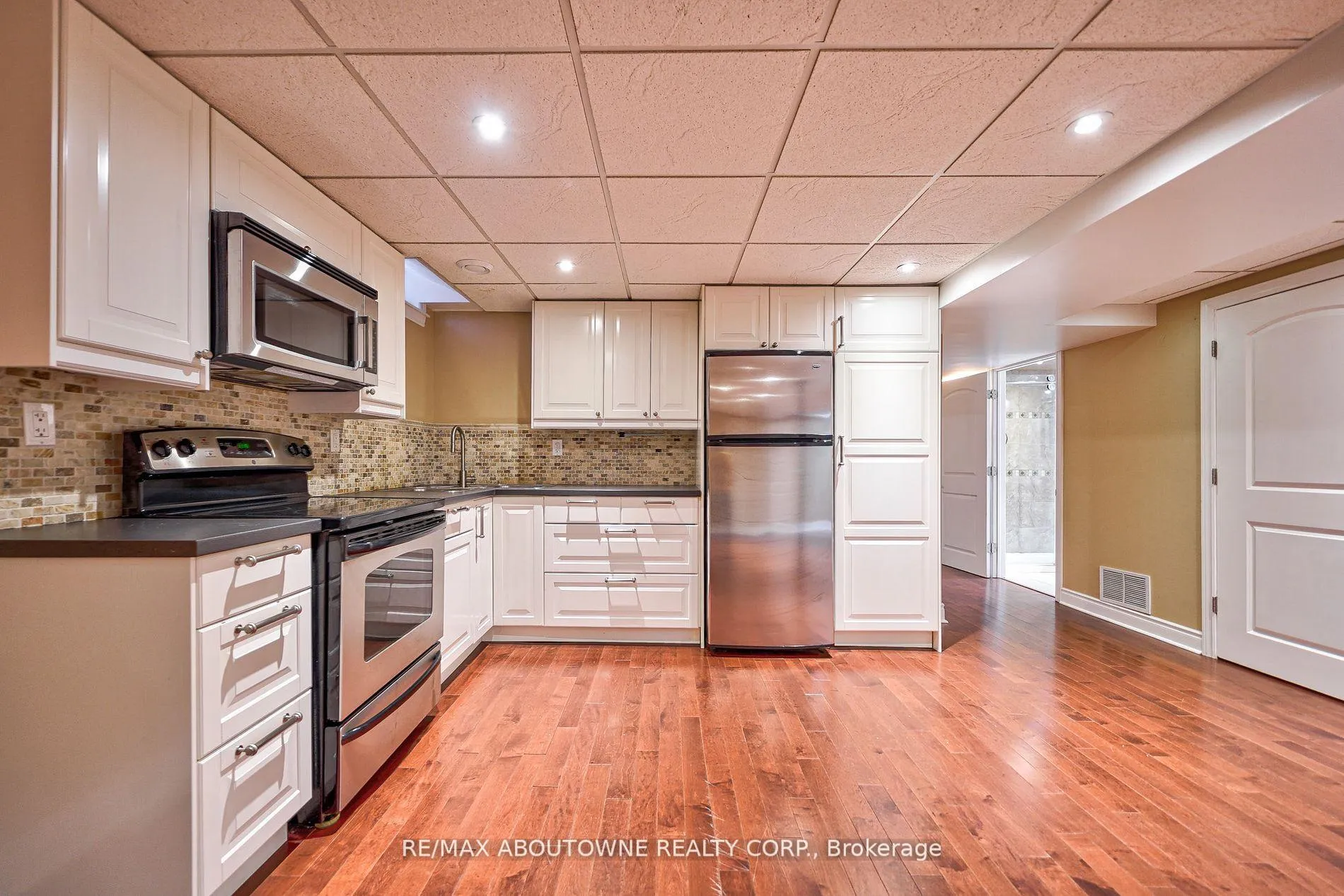 Photo 3 of 104 Cabinet Crescent, Vaughan, West Woodbridge — HOMEH