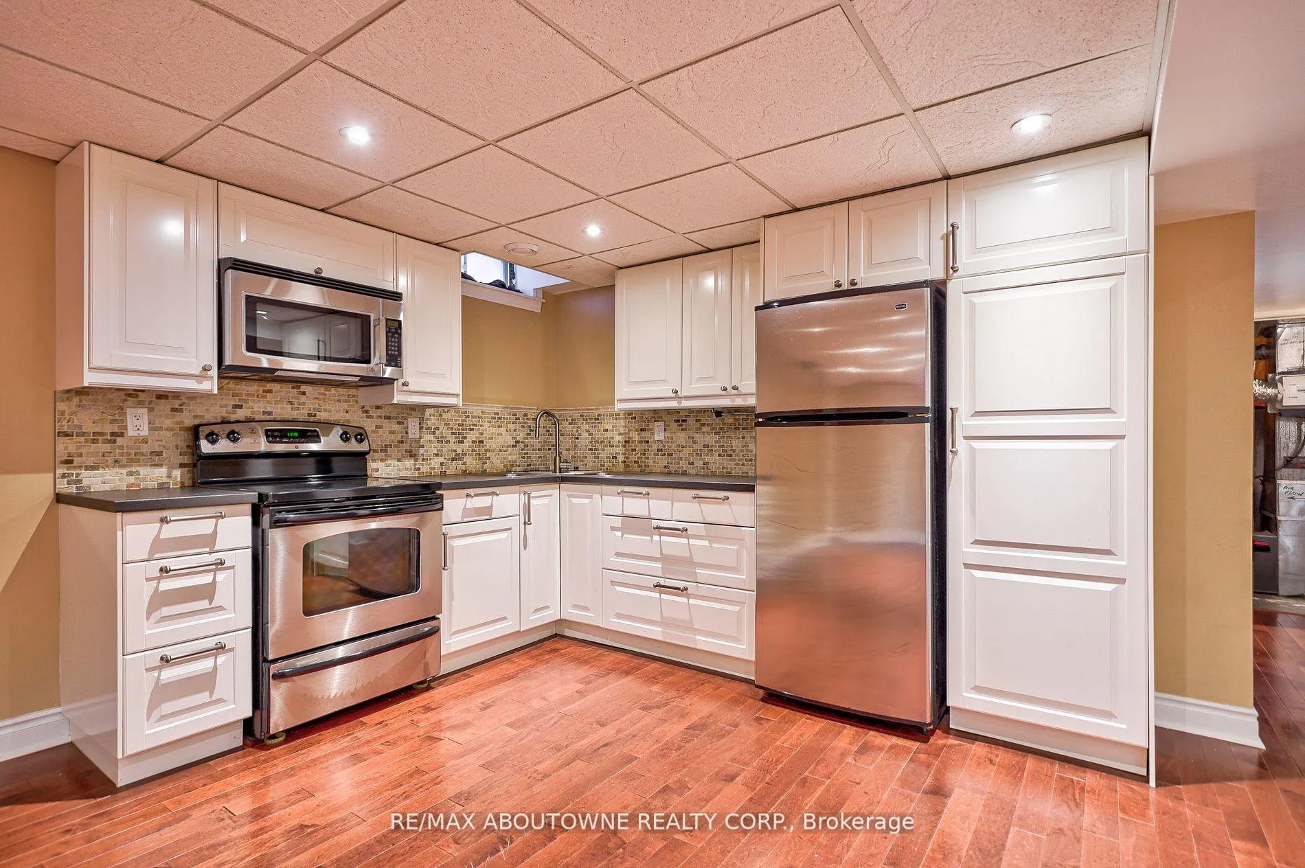 Photo 4 of 104 Cabinet Crescent, Vaughan, West Woodbridge — HOMEH