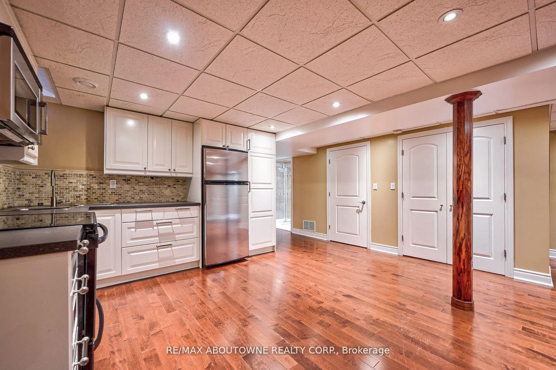 Photo 5 of 104 Cabinet Crescent, Vaughan, West Woodbridge — HOMEH