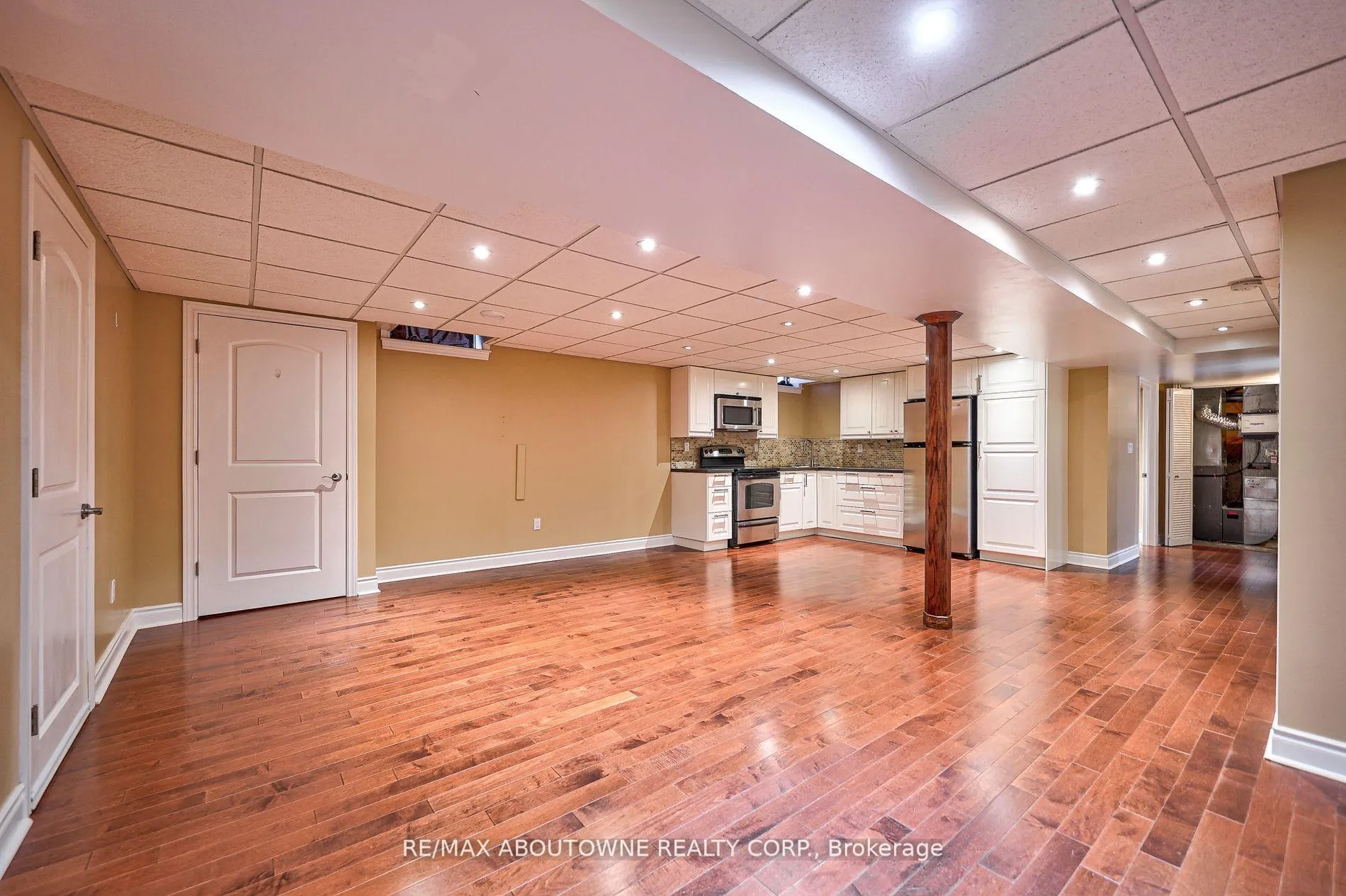 Photo 11 of 104 Cabinet Crescent, Vaughan, West Woodbridge — HOMEH