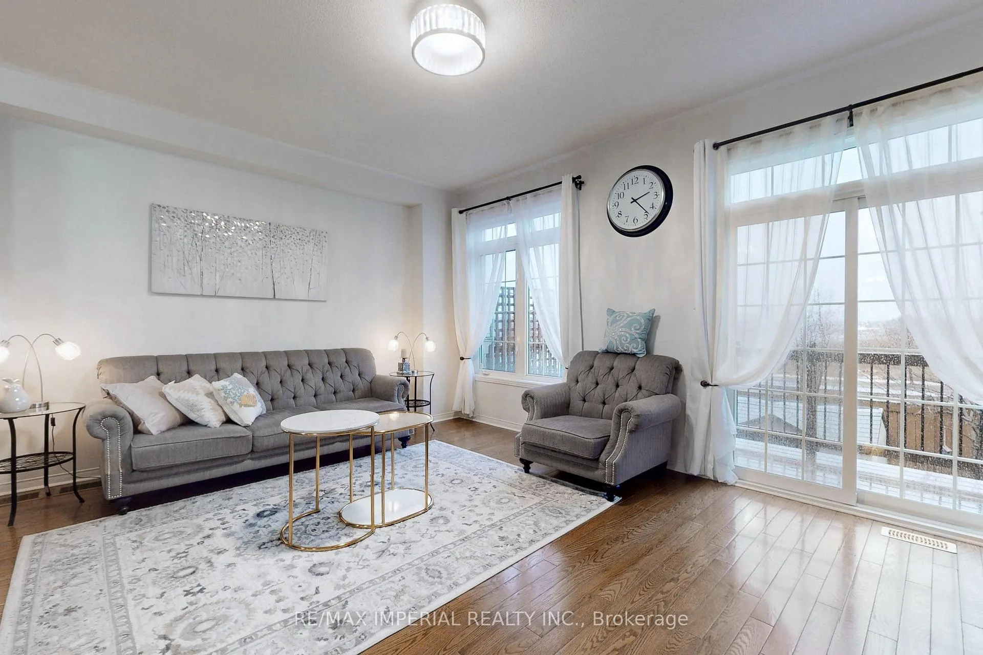 Photo 2 of 28 Spruce Pine Crescent, Vaughan, Patterson — HOMEH