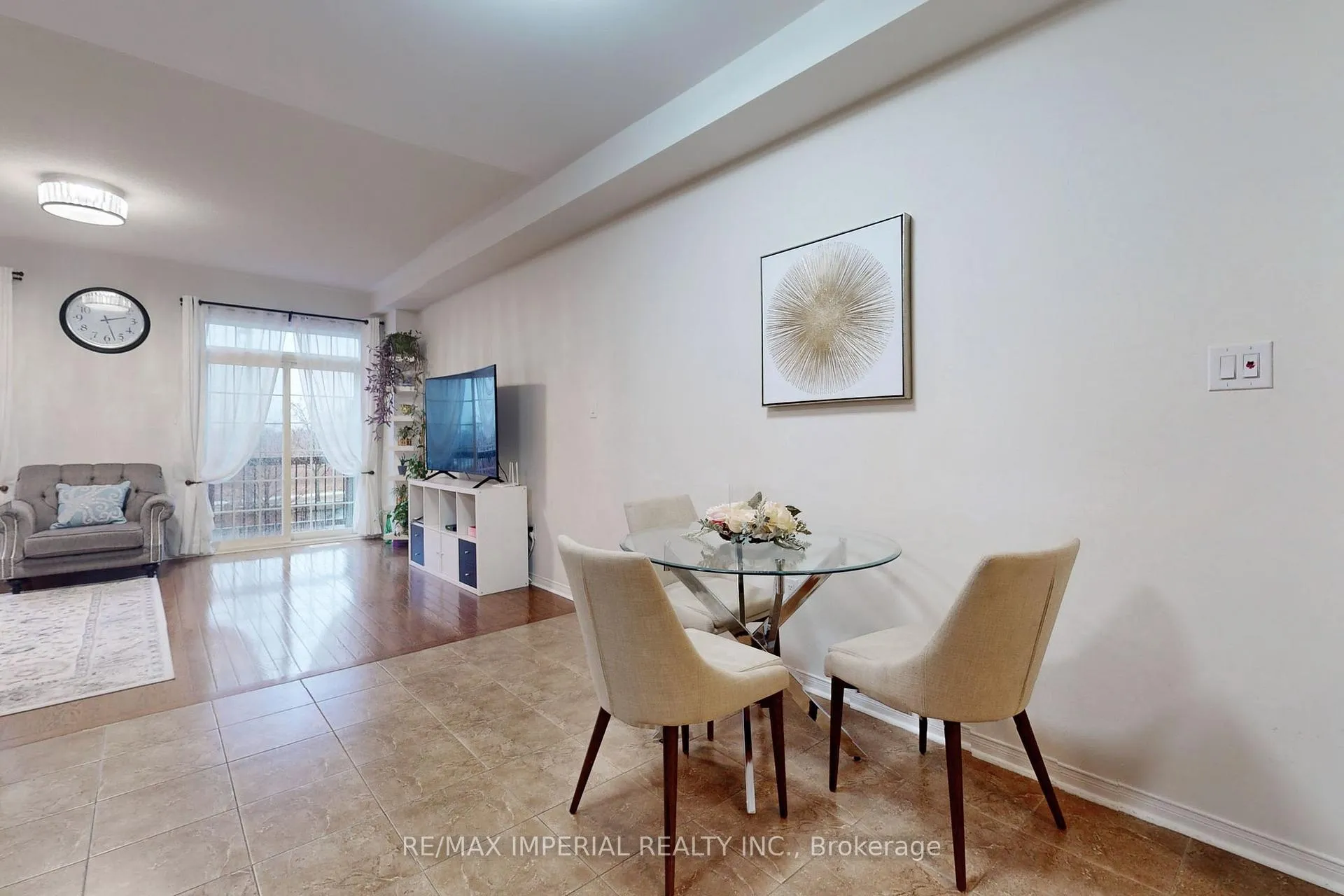 Photo 11 of 28 Spruce Pine Crescent, Vaughan, Patterson — HOMEH