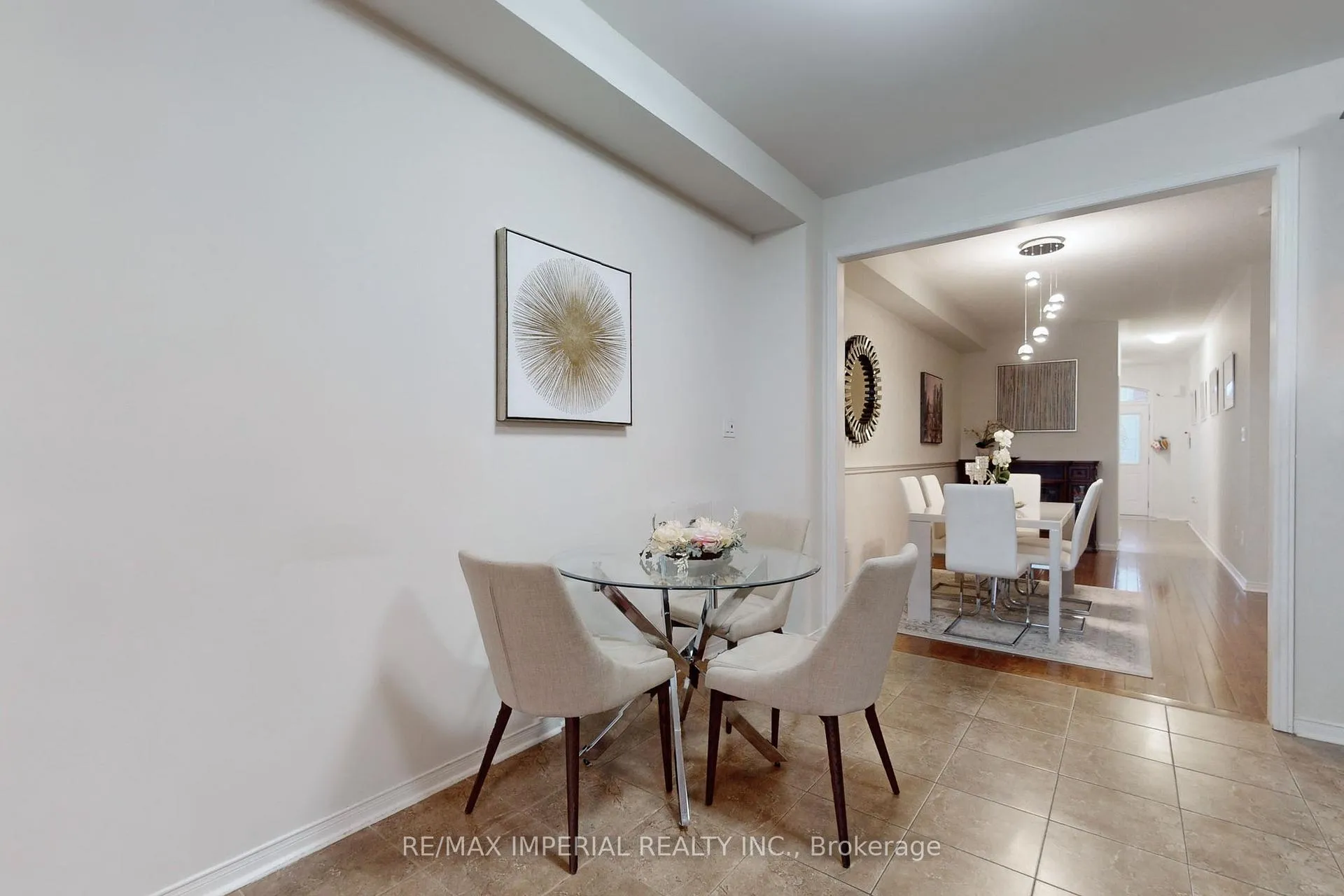 Photo 12 of 28 Spruce Pine Crescent, Vaughan, Patterson — HOMEH