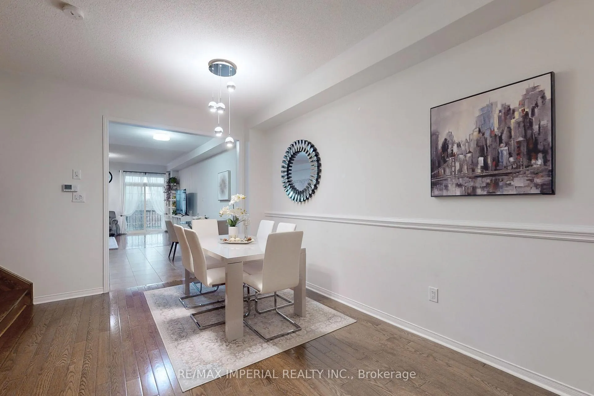 Photo 13 of 28 Spruce Pine Crescent, Vaughan, Patterson — HOMEH