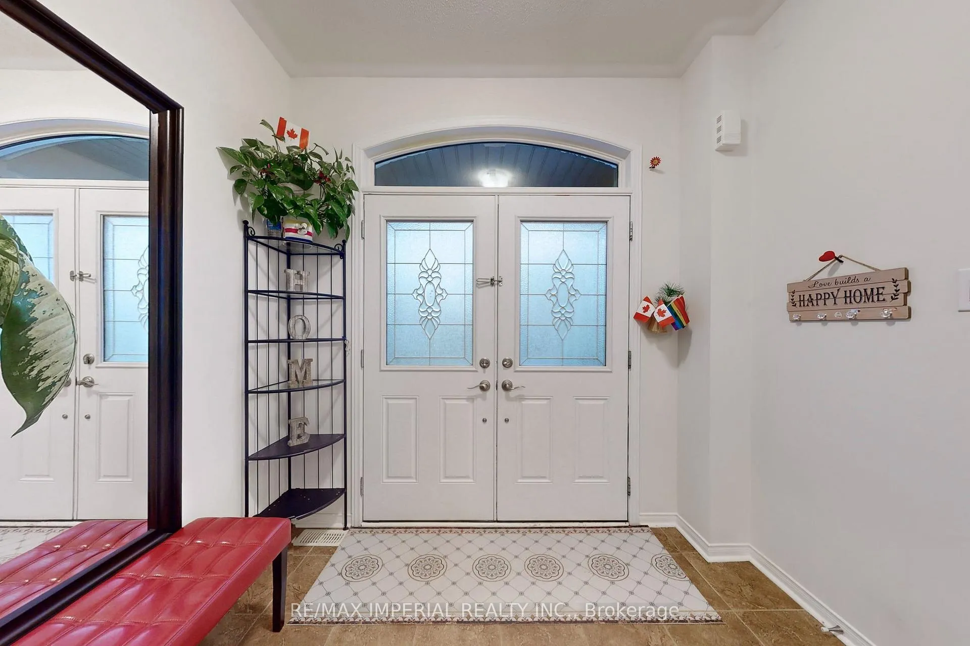 Photo 17 of 28 Spruce Pine Crescent, Vaughan, Patterson — HOMEH