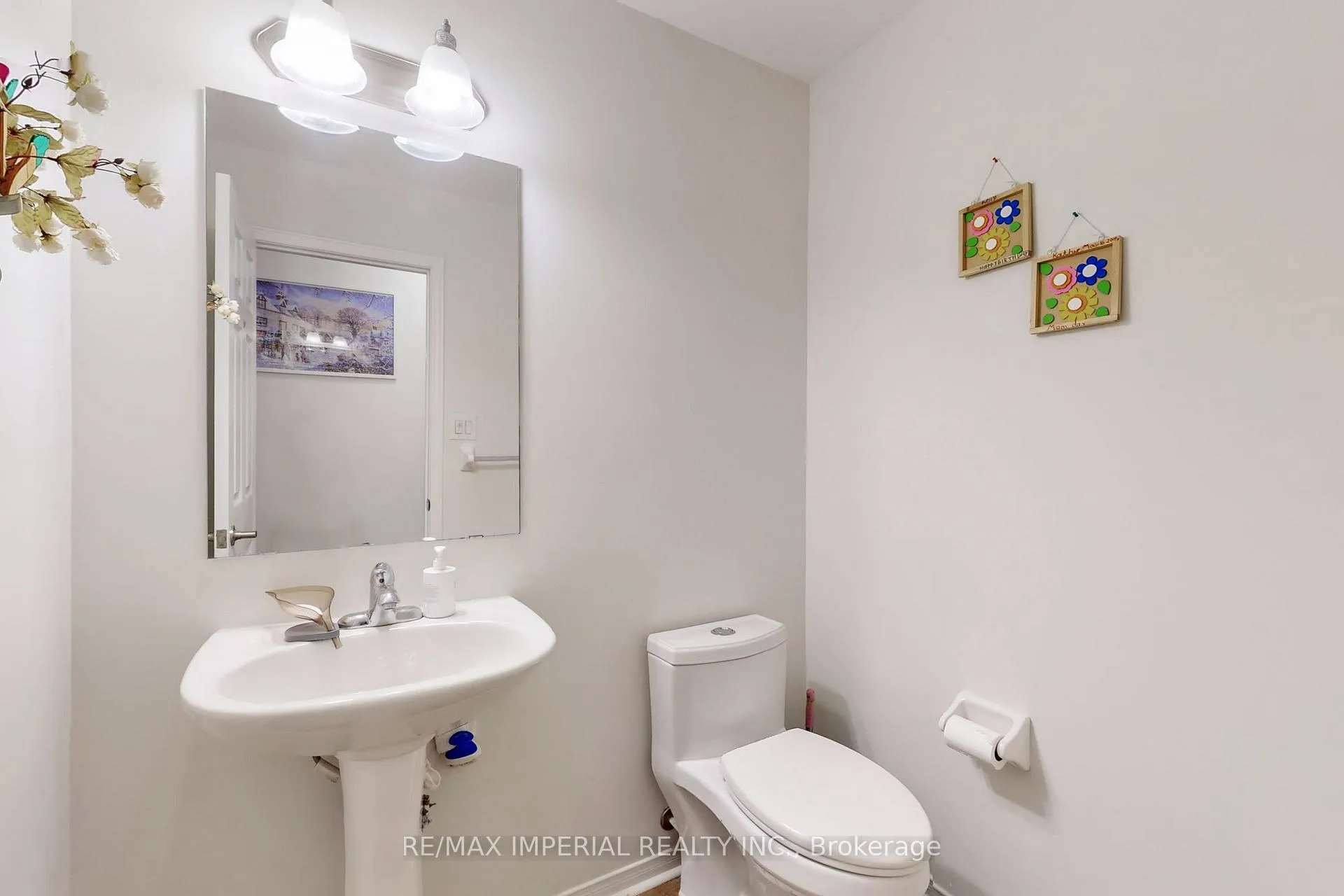 Photo 18 of 28 Spruce Pine Crescent, Vaughan, Patterson — HOMEH
