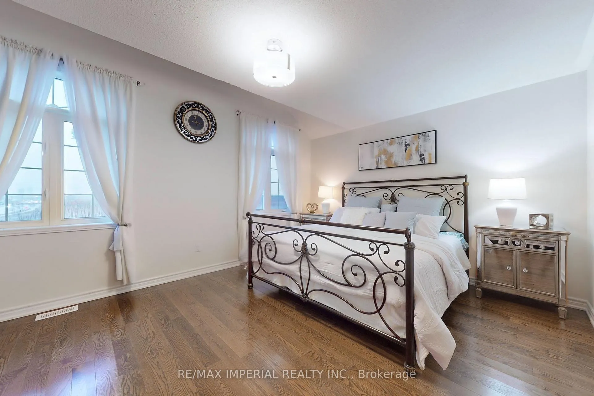 Photo 21 of 28 Spruce Pine Crescent, Vaughan, Patterson — HOMEH