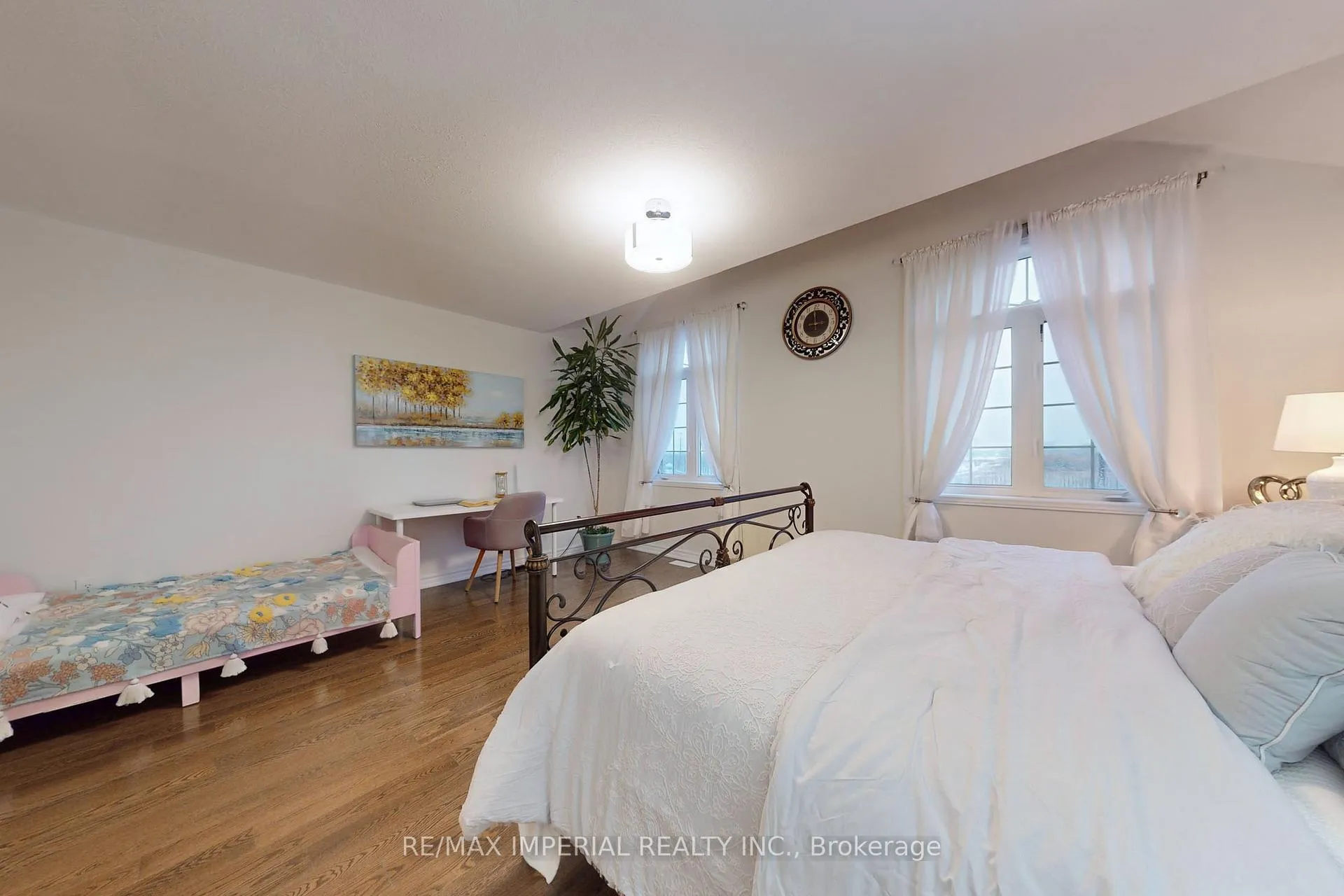 Photo 23 of 28 Spruce Pine Crescent, Vaughan, Patterson — HOMEH