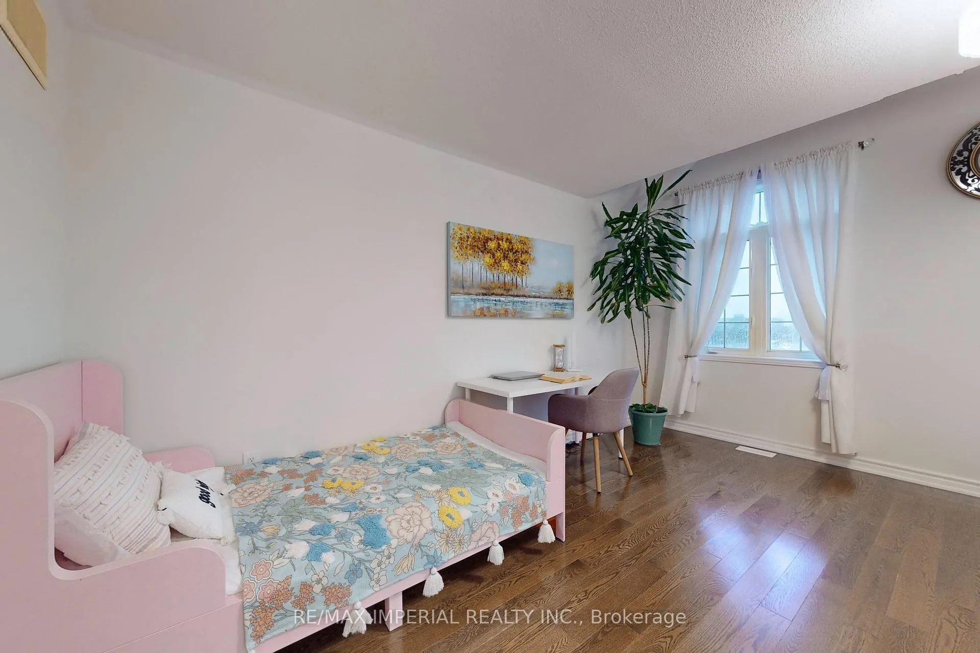 Photo 25 of 28 Spruce Pine Crescent, Vaughan, Patterson — HOMEH