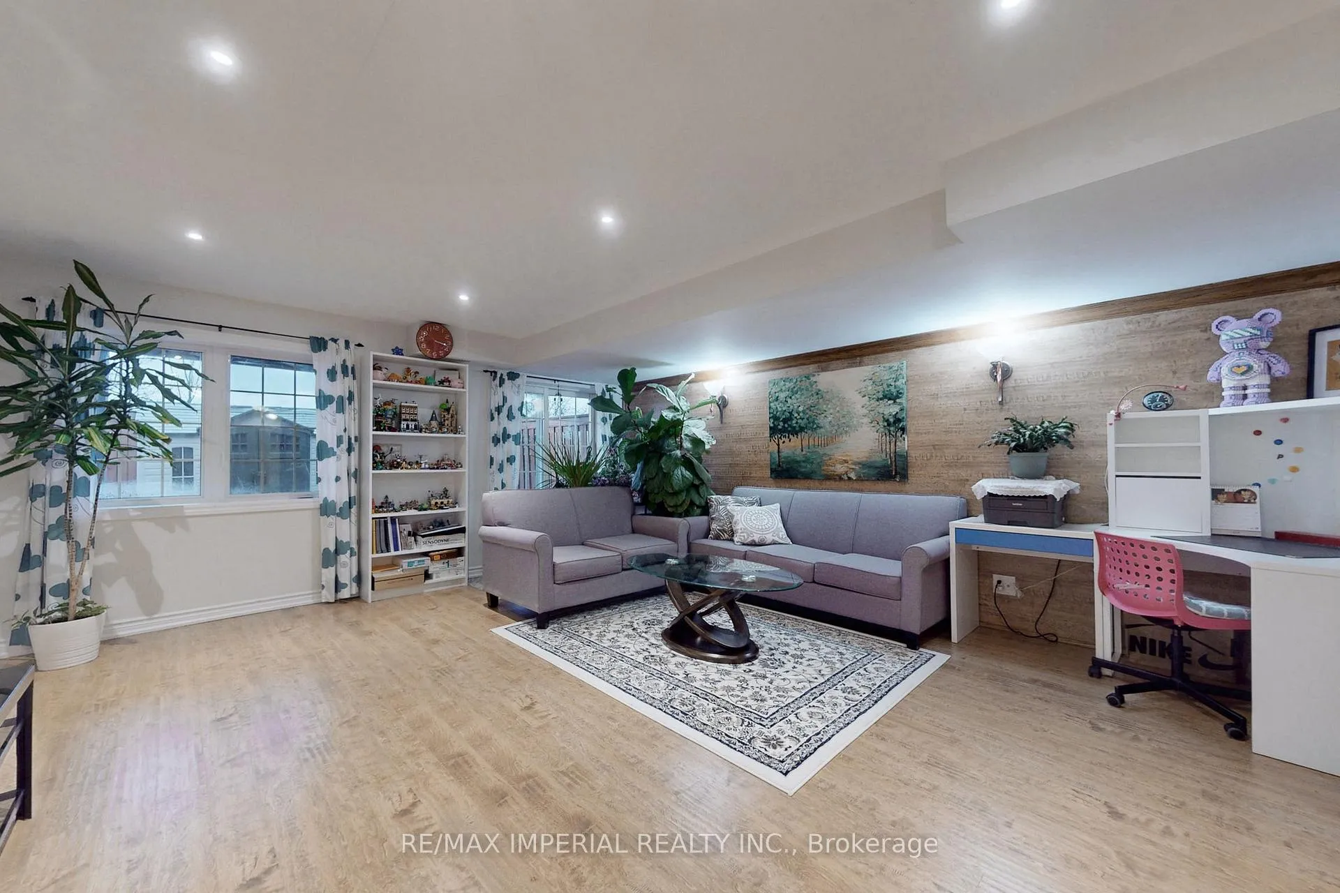 Photo 33 of 28 Spruce Pine Crescent, Vaughan, Patterson — HOMEH