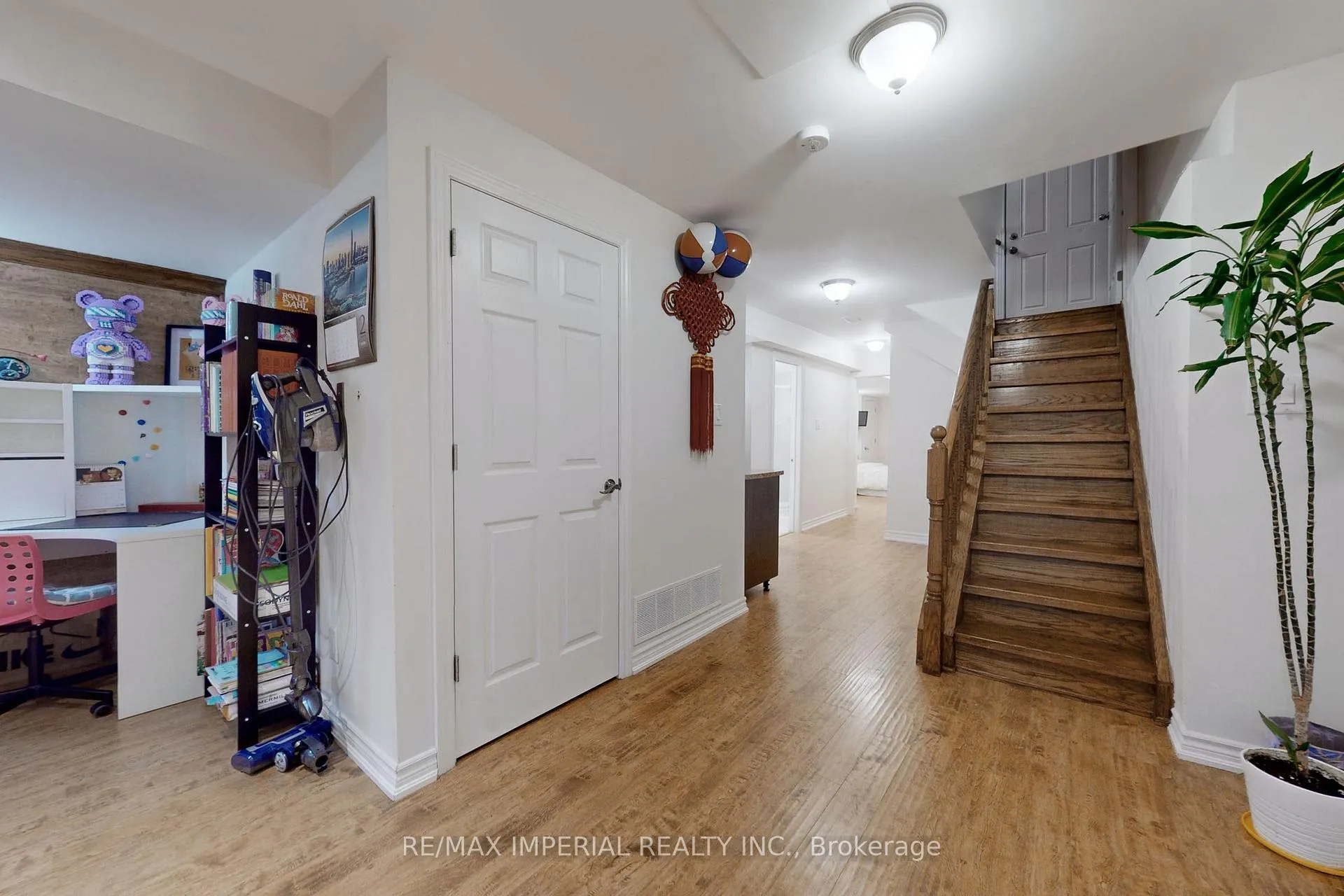 Photo 36 of 28 Spruce Pine Crescent, Vaughan, Patterson — HOMEH