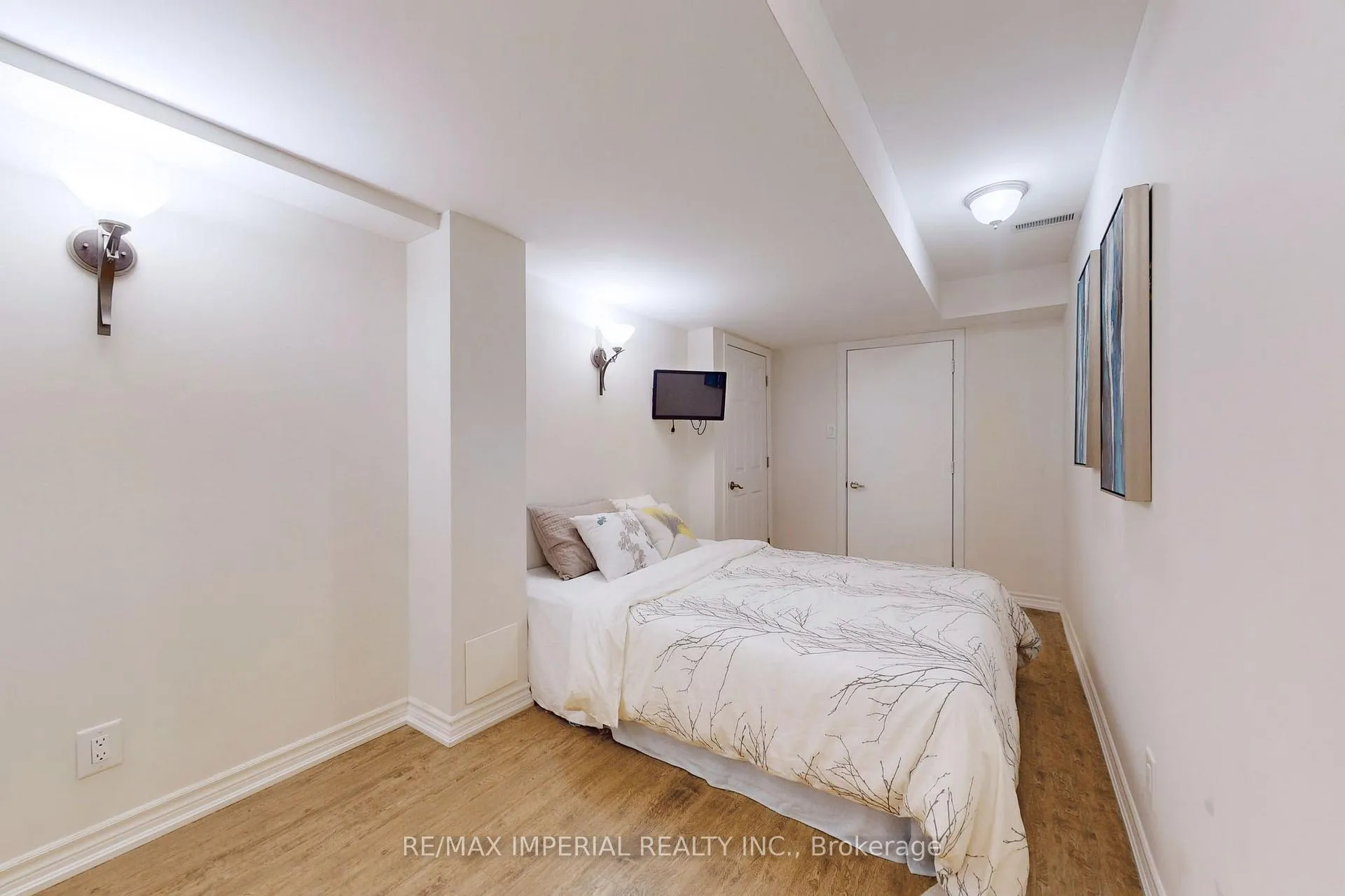 Photo 39 of 28 Spruce Pine Crescent, Vaughan, Patterson — HOMEH