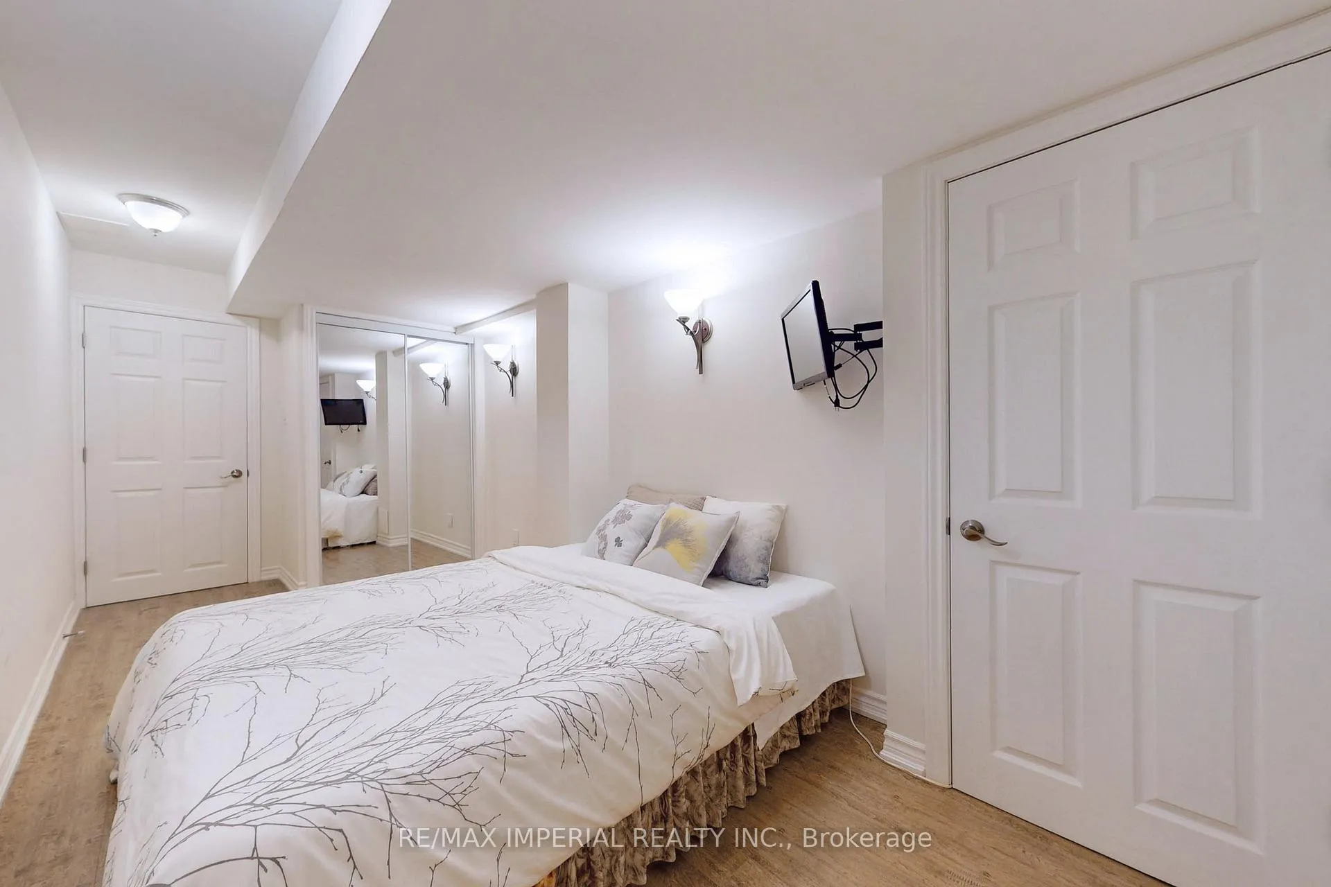 Photo 40 of 28 Spruce Pine Crescent, Vaughan, Patterson — HOMEH