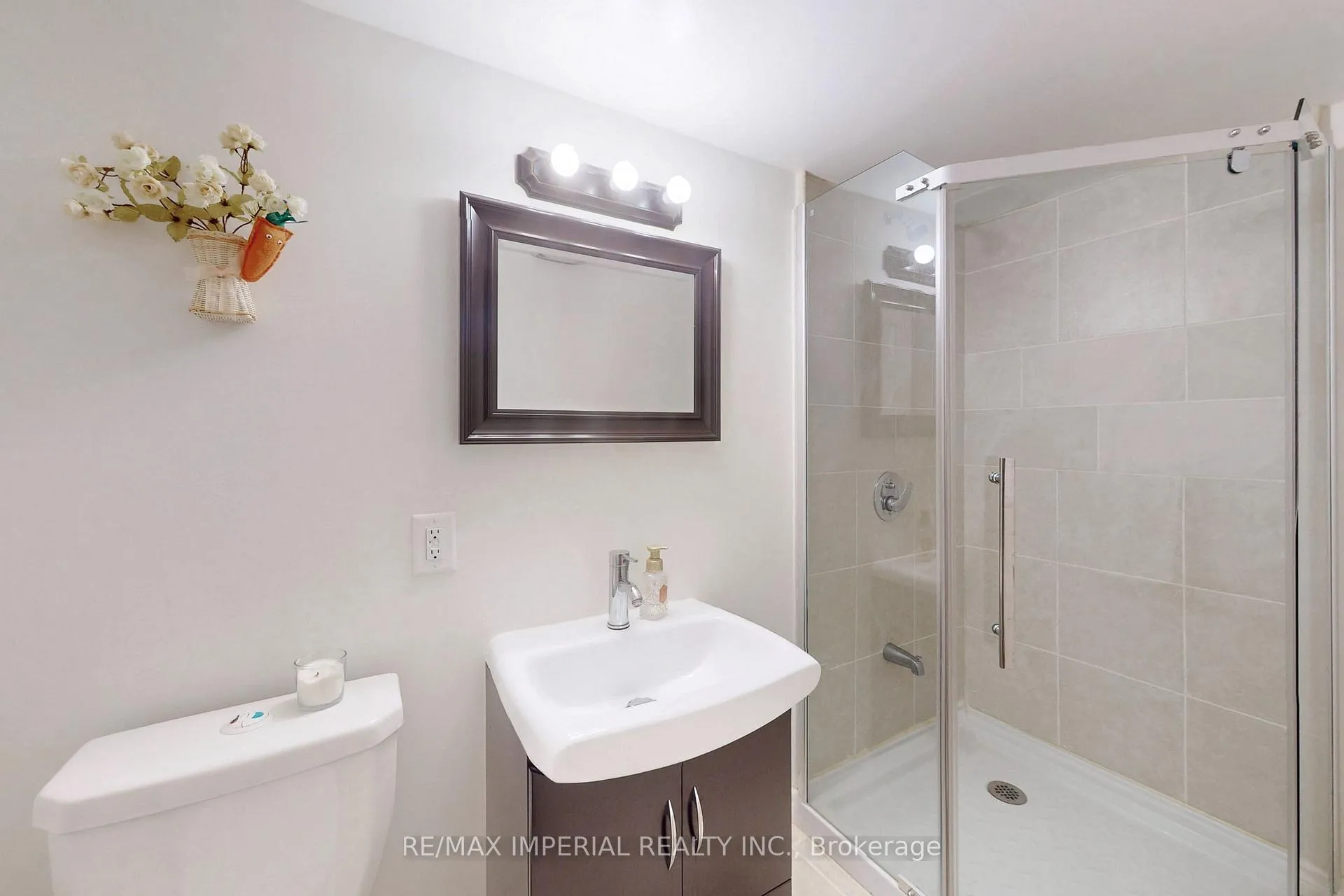 Photo 41 of 28 Spruce Pine Crescent, Vaughan, Patterson — HOMEH
