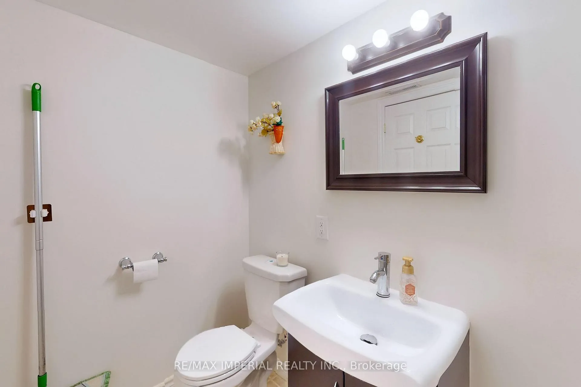 Photo 42 of 28 Spruce Pine Crescent, Vaughan, Patterson — HOMEH