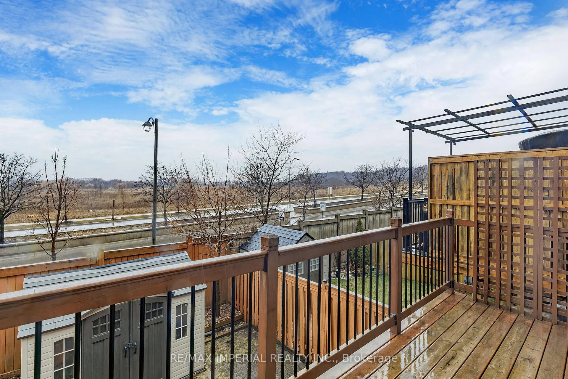 Photo 44 of 28 Spruce Pine Crescent, Vaughan, Patterson — HOMEH