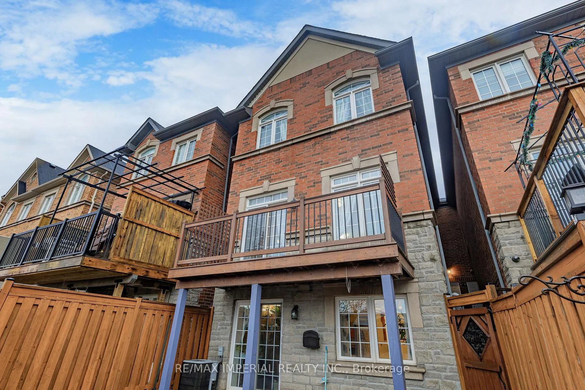 Photo 46 of 28 Spruce Pine Crescent, Vaughan, Patterson — HOMEH