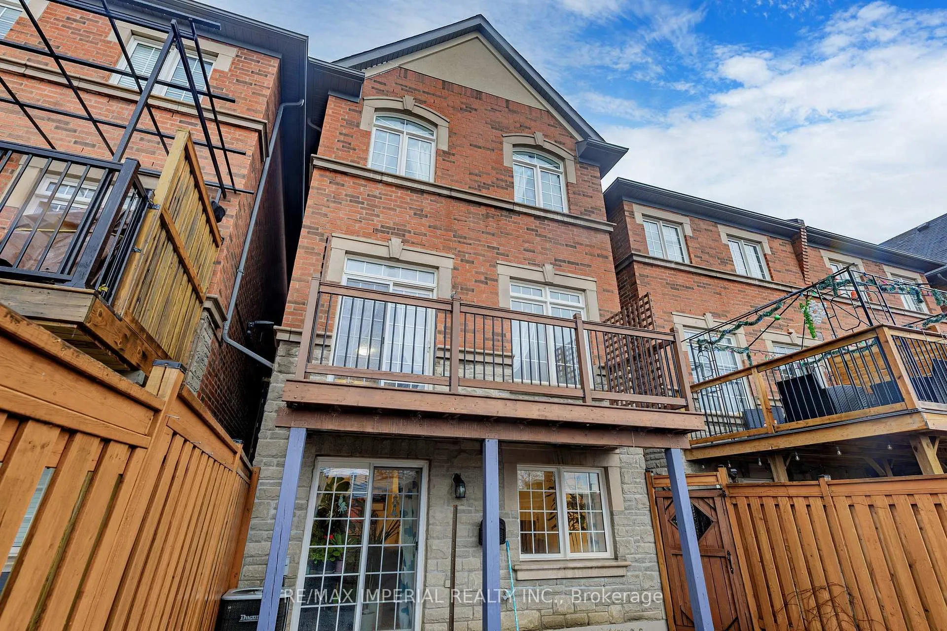 Photo 47 of 28 Spruce Pine Crescent, Vaughan, Patterson — HOMEH
