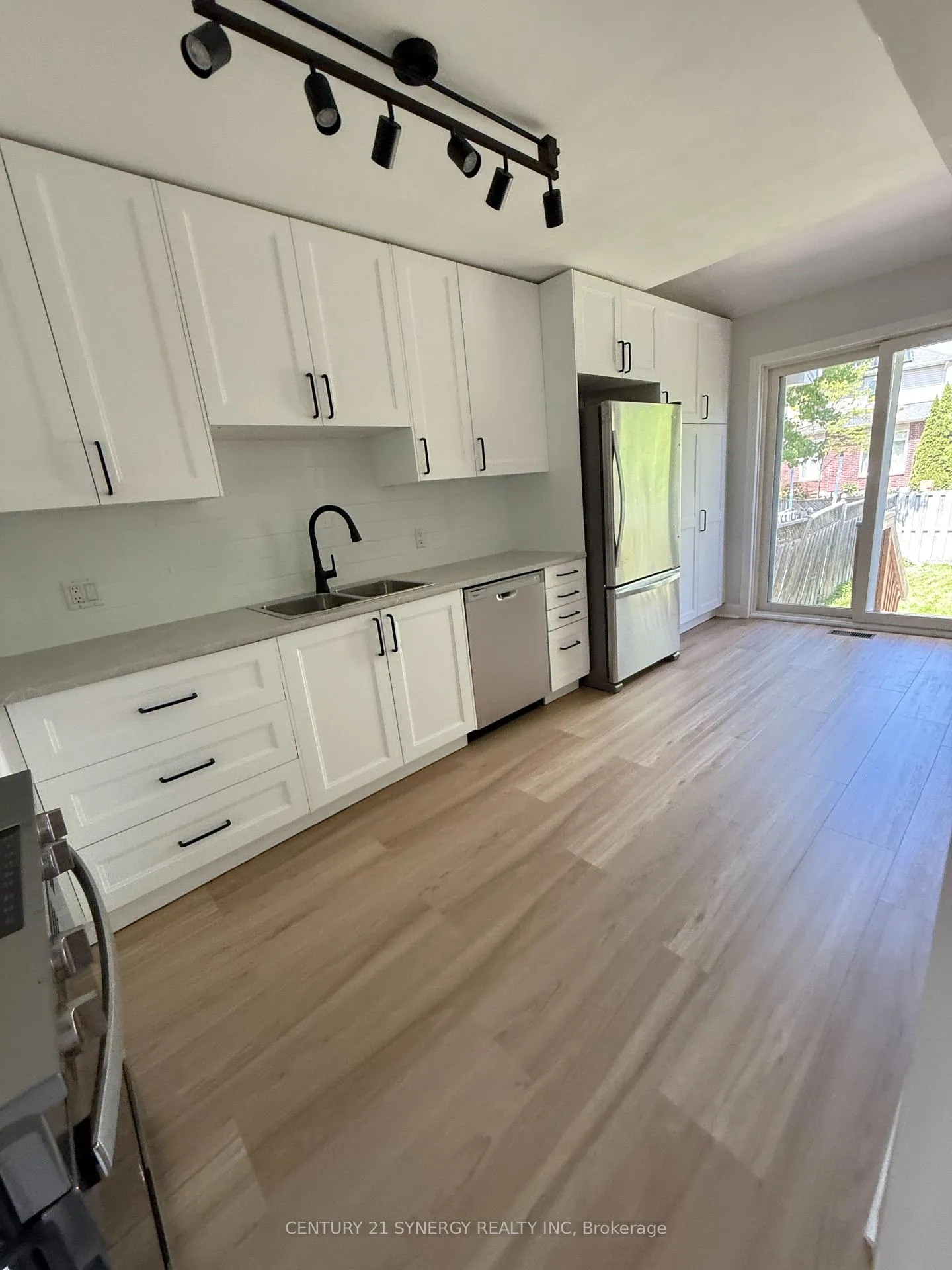 Photo 2 of 551 Wild Shore Crescent, Ottawa, Riverside South/Gloucester Glen — HOMEH