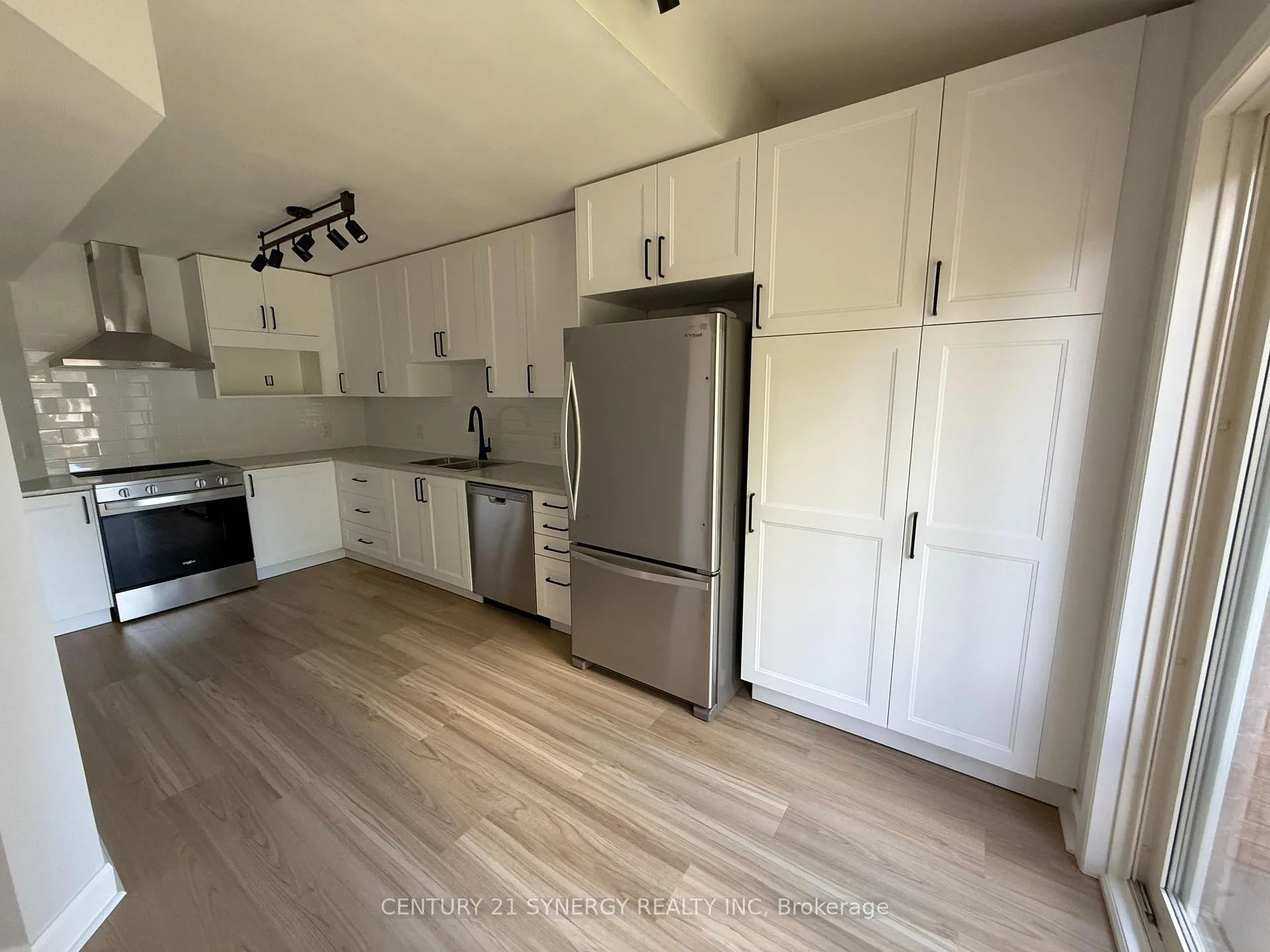 Photo 3 of 551 Wild Shore Crescent, Ottawa, Riverside South/Gloucester Glen — HOMEH