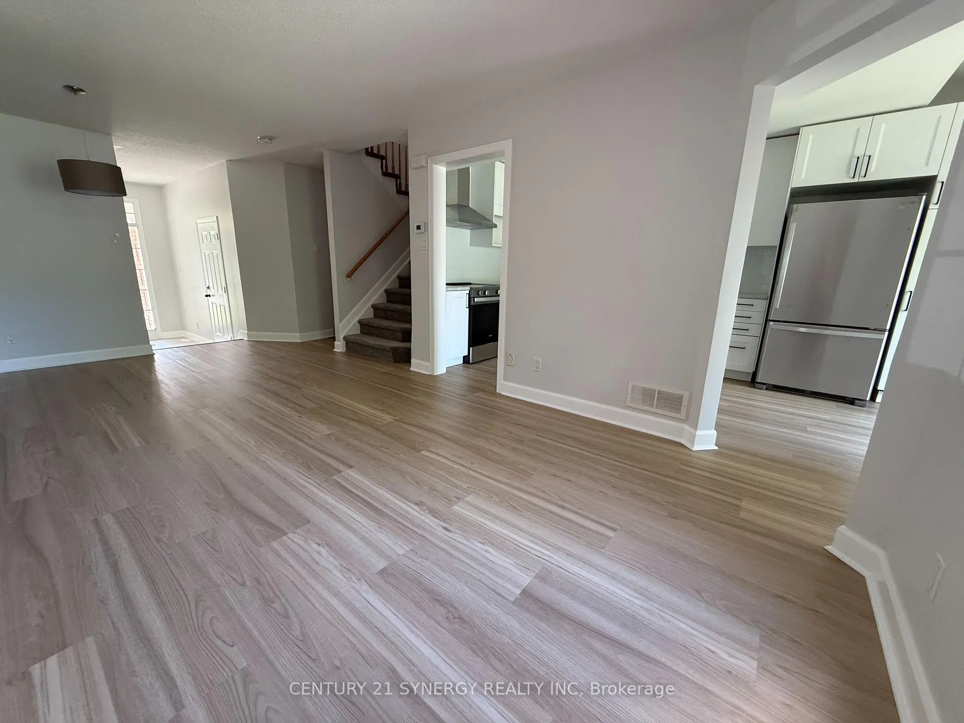 Photo 4 of 551 Wild Shore Crescent, Ottawa, Riverside South/Gloucester Glen — HOMEH
