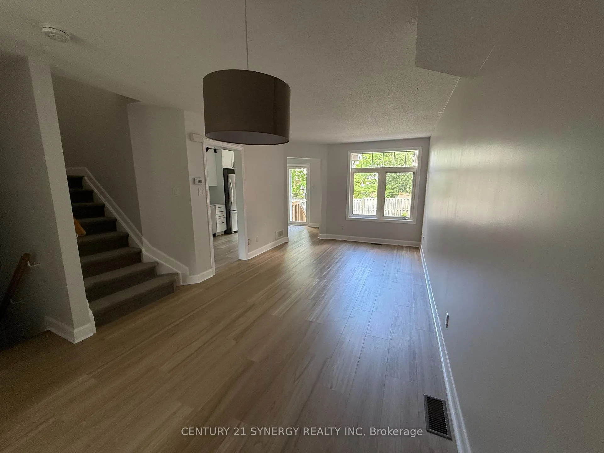 Photo 5 of 551 Wild Shore Crescent, Ottawa, Riverside South/Gloucester Glen — HOMEH