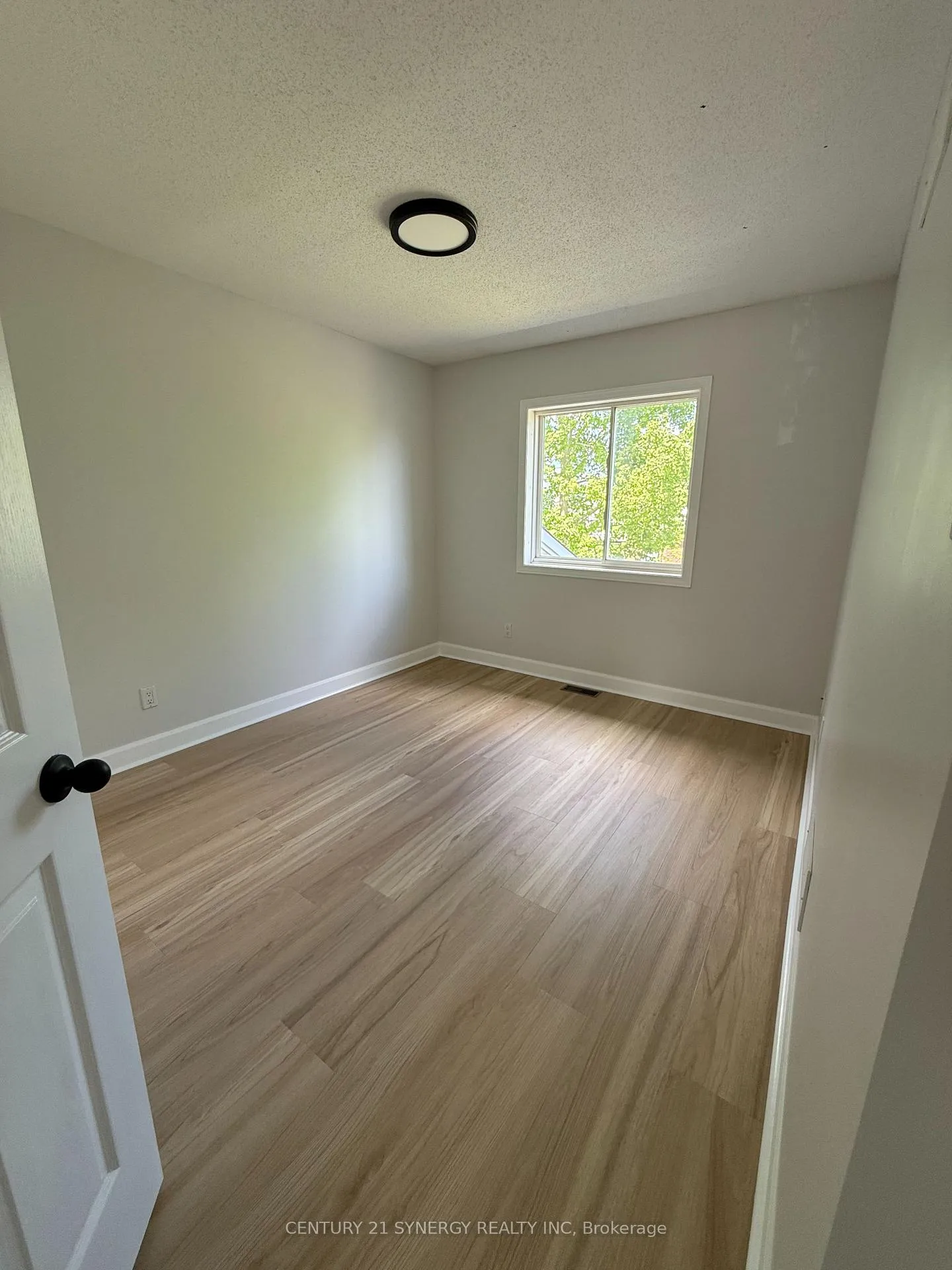 Photo 8 of 551 Wild Shore Crescent, Ottawa, Riverside South/Gloucester Glen — HOMEH