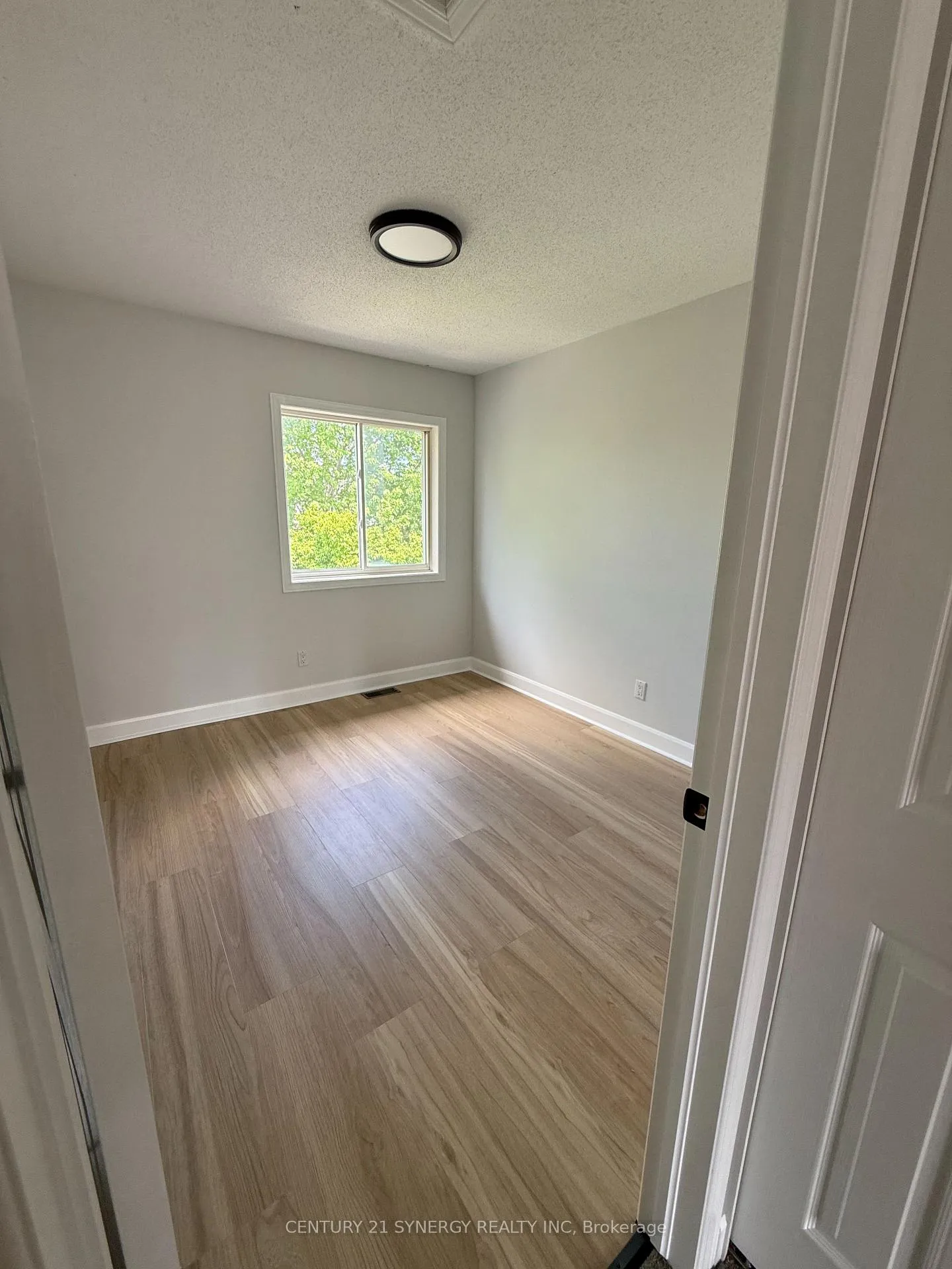 Photo 9 of 551 Wild Shore Crescent, Ottawa, Riverside South/Gloucester Glen — HOMEH