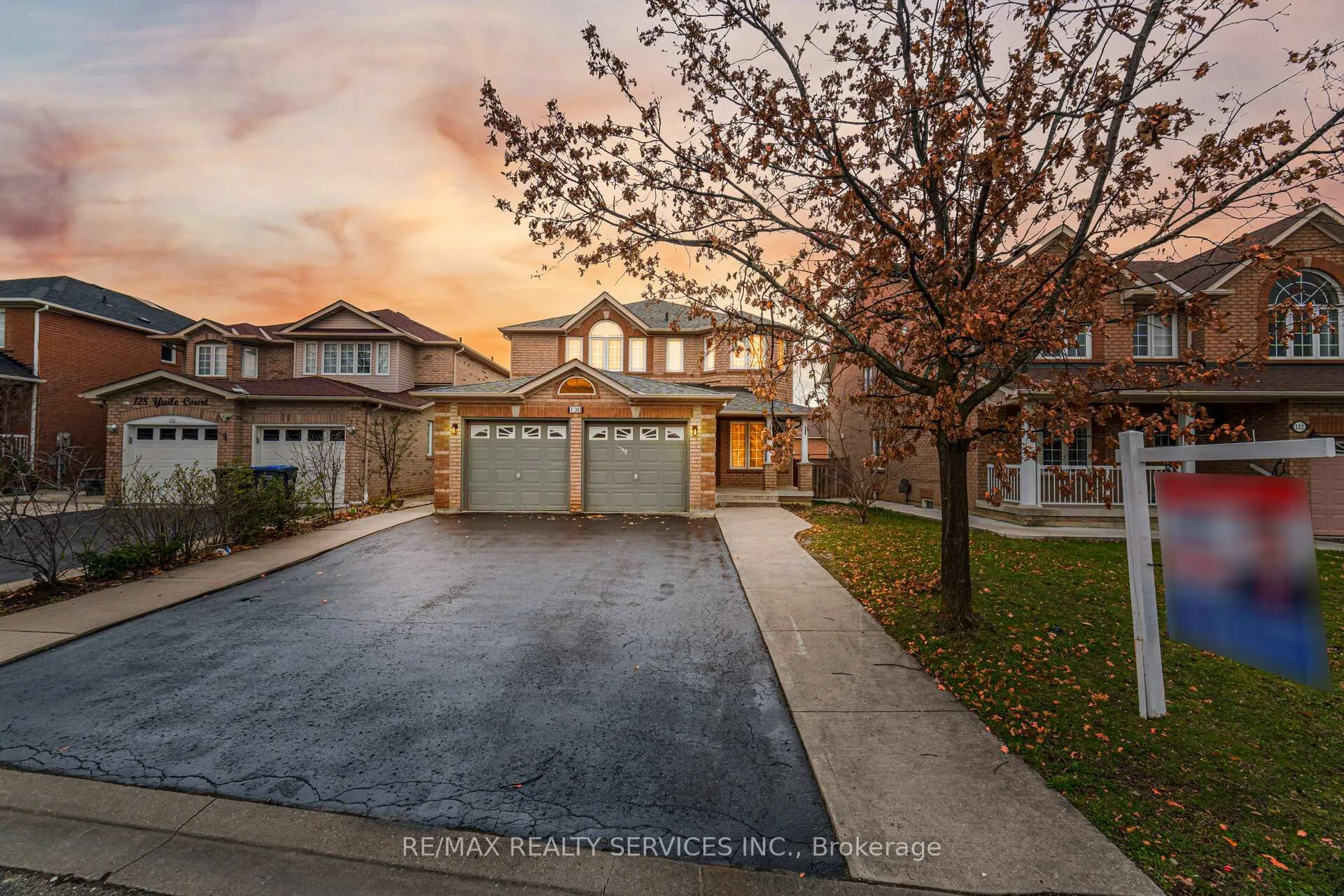 Photo 4 of 130 Yuile Court, Brampton, Fletcher's Creek South — HOMEH
