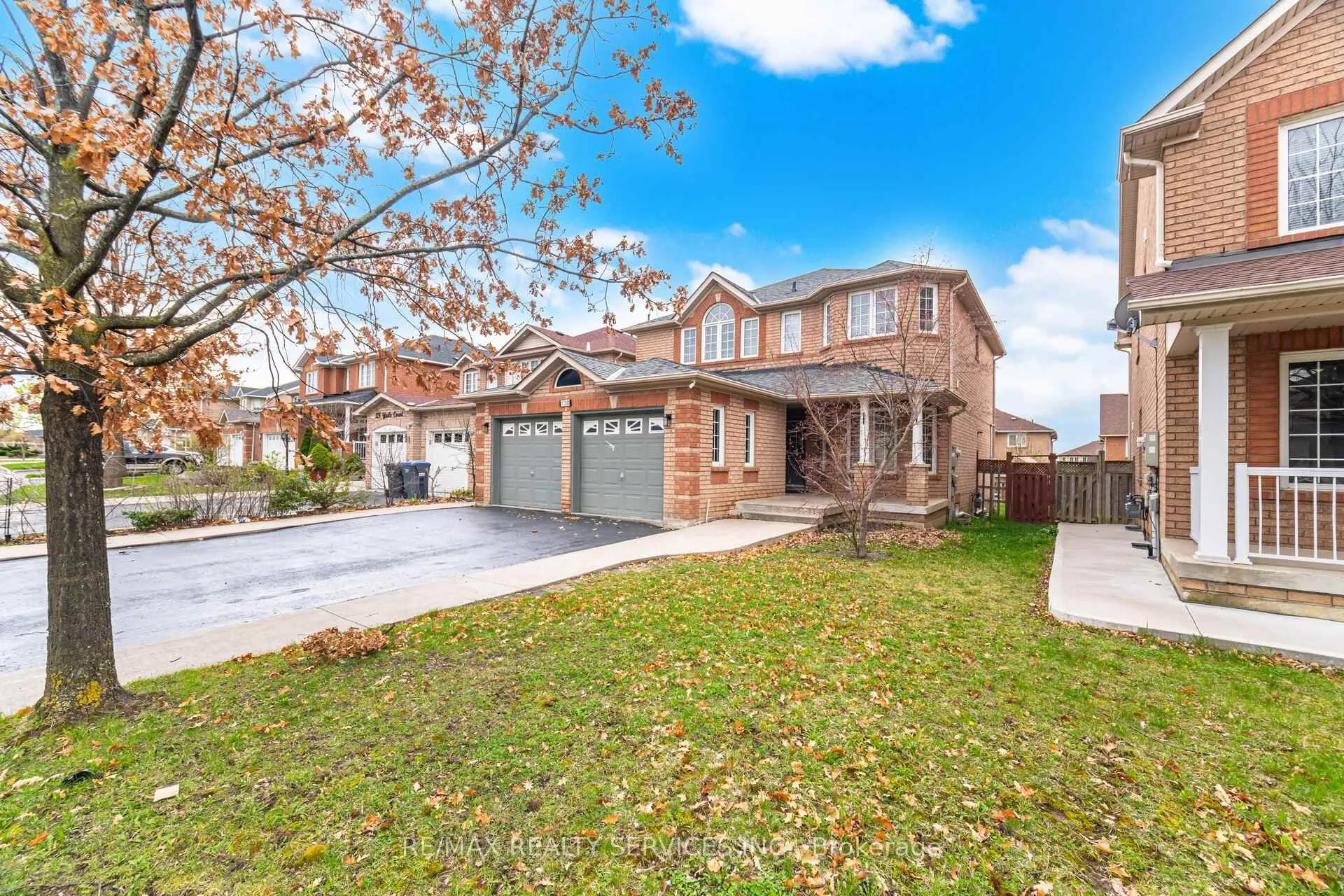 Photo 5 of 130 Yuile Court, Brampton, Fletcher's Creek South — HOMEH