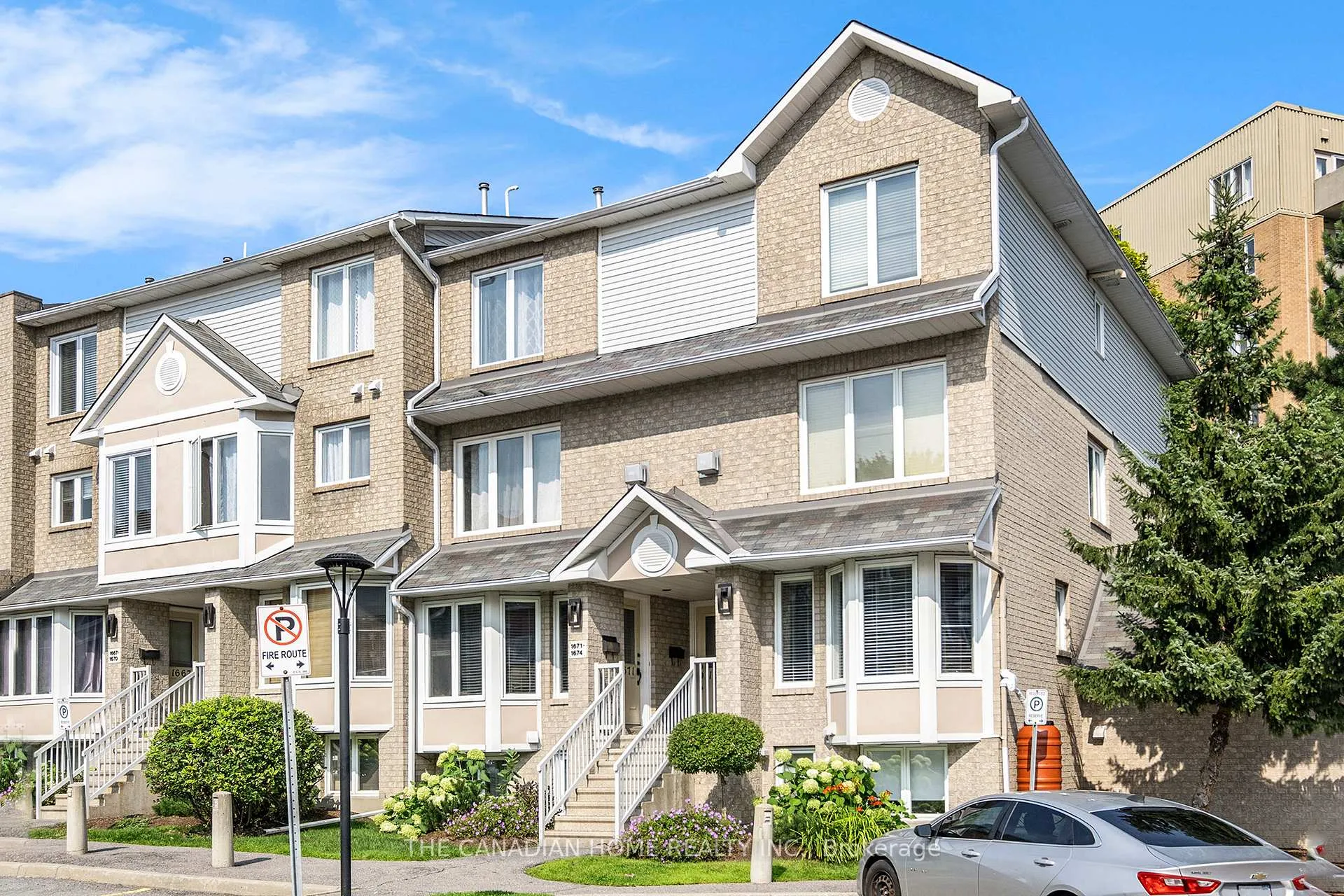 Photo 2 of Unit 27, 1672 Locksley Lane, Ottawa, Beaconwood — HOMEH