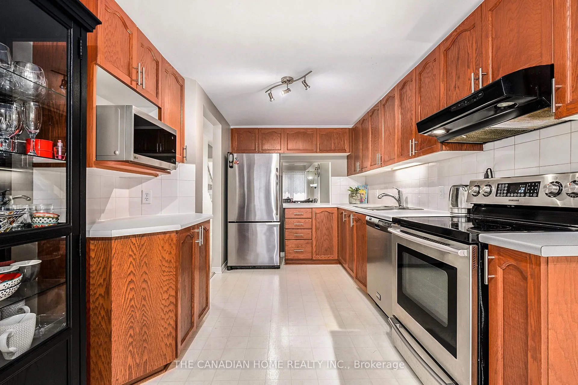 Photo 11 of Unit 27, 1672 Locksley Lane, Ottawa, Beaconwood — HOMEH